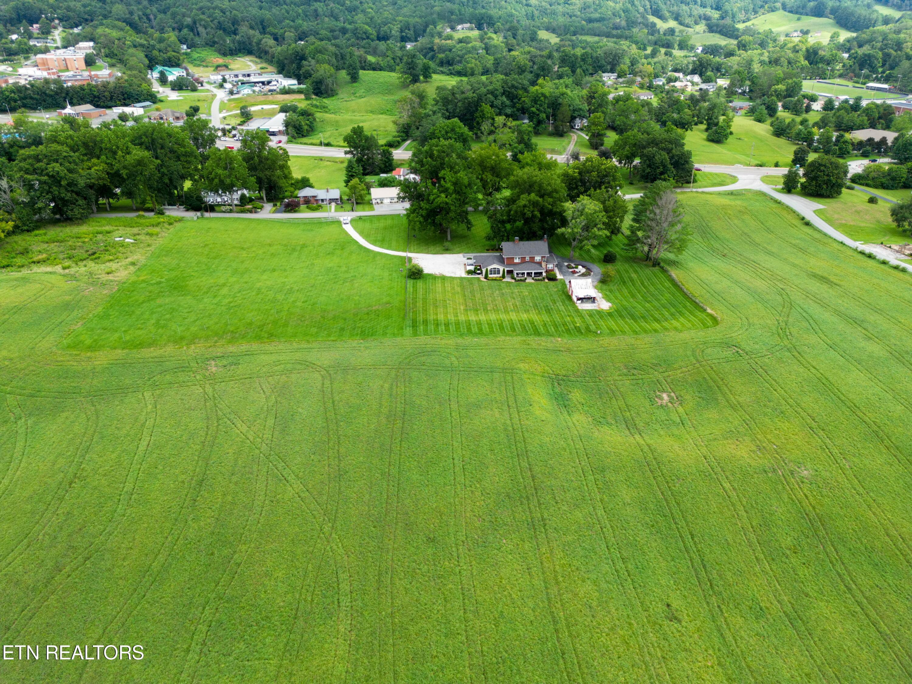 1120 E Elm St, LaFollette