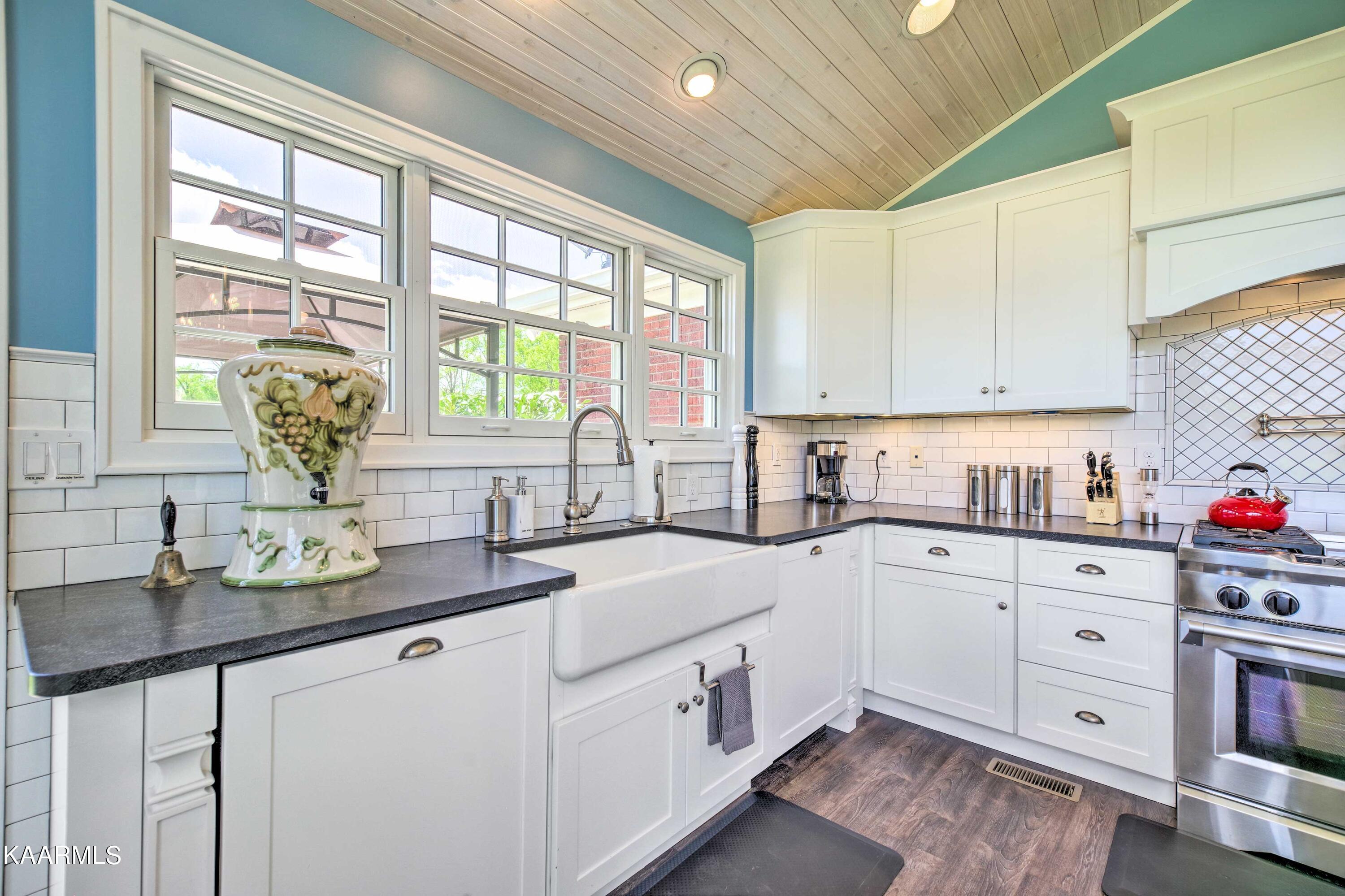 1120 E Elm St, LaFollette