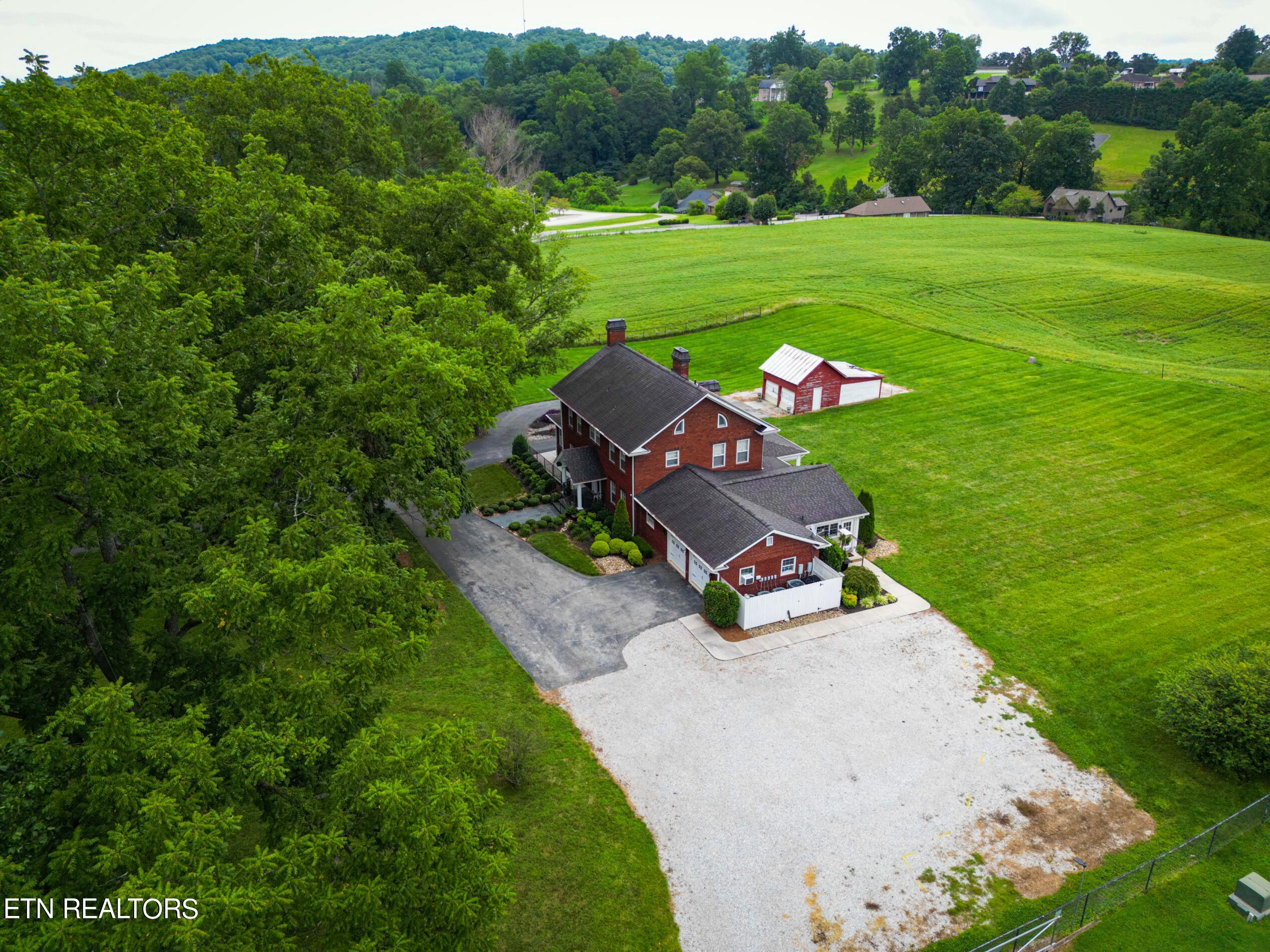 1120 E Elm St, LaFollette