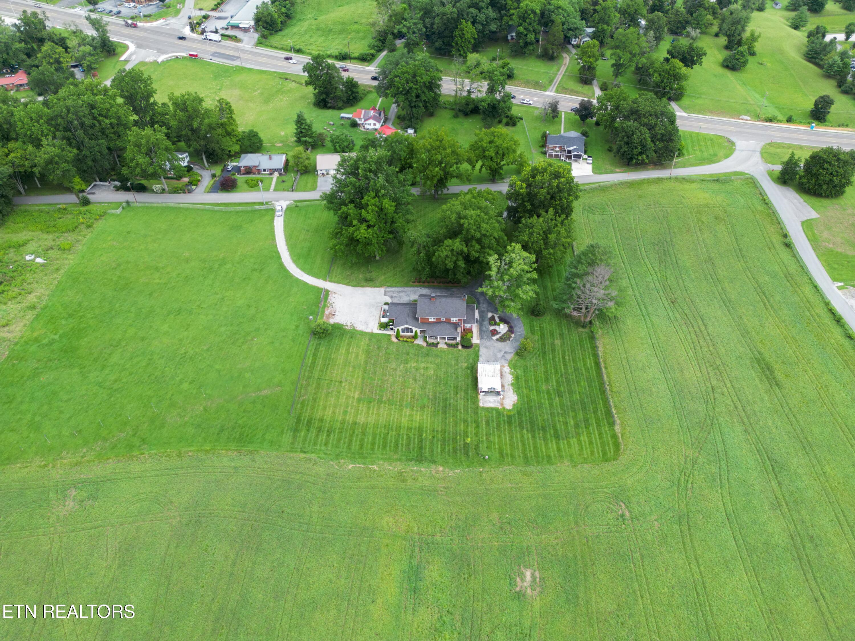 1120 E Elm St, LaFollette