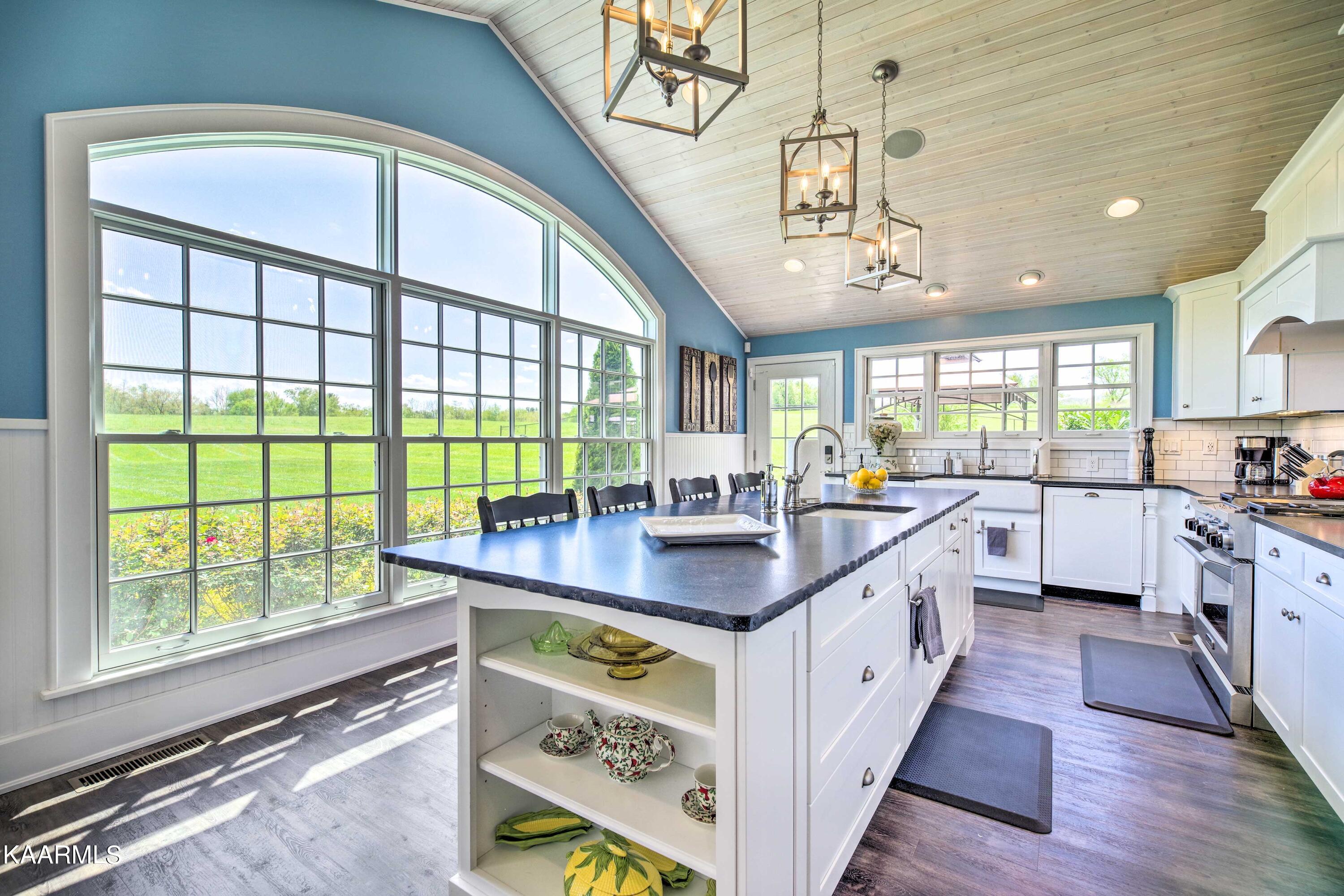 1120 E Elm St, LaFollette