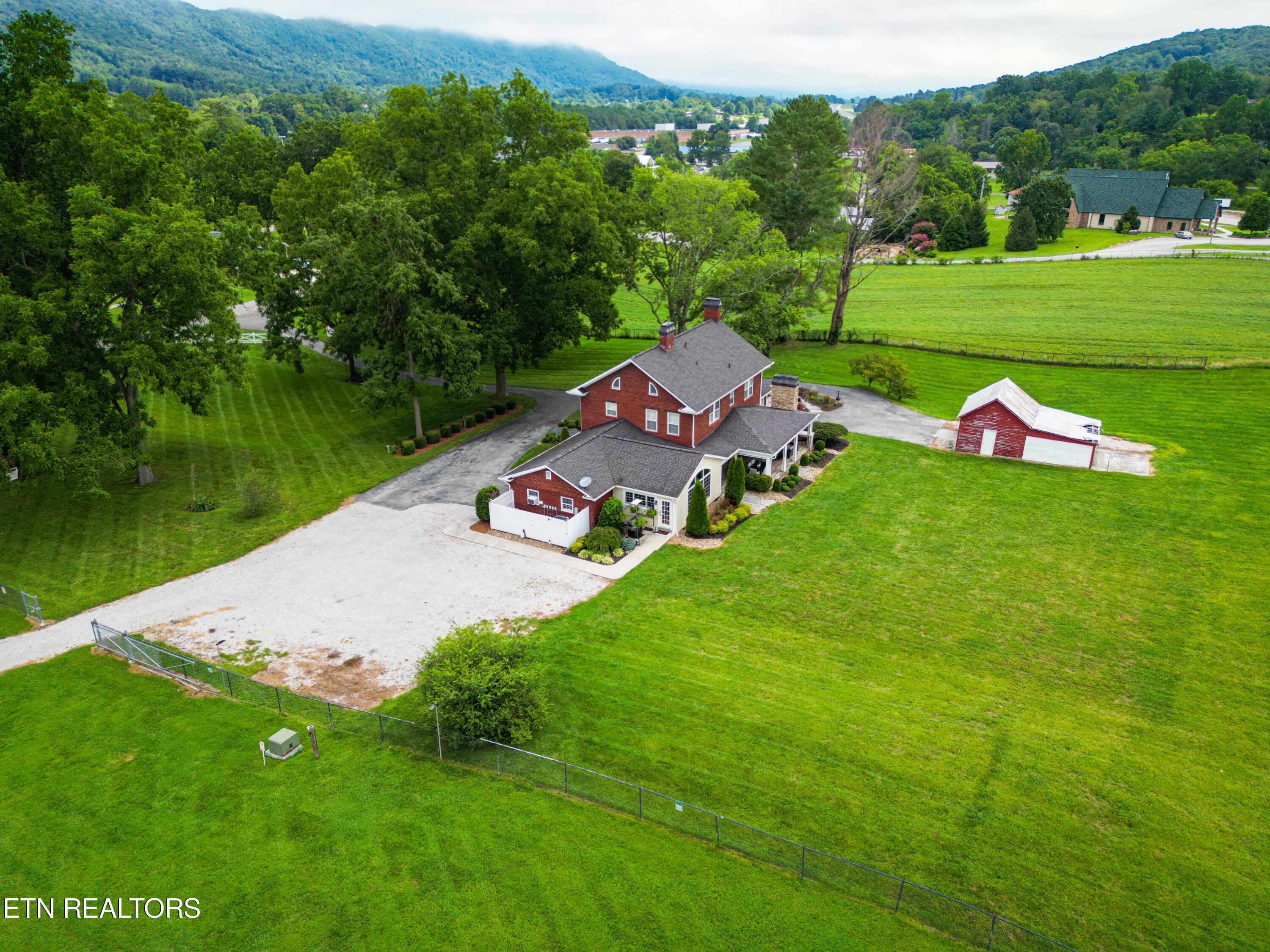 1120 E Elm St, LaFollette