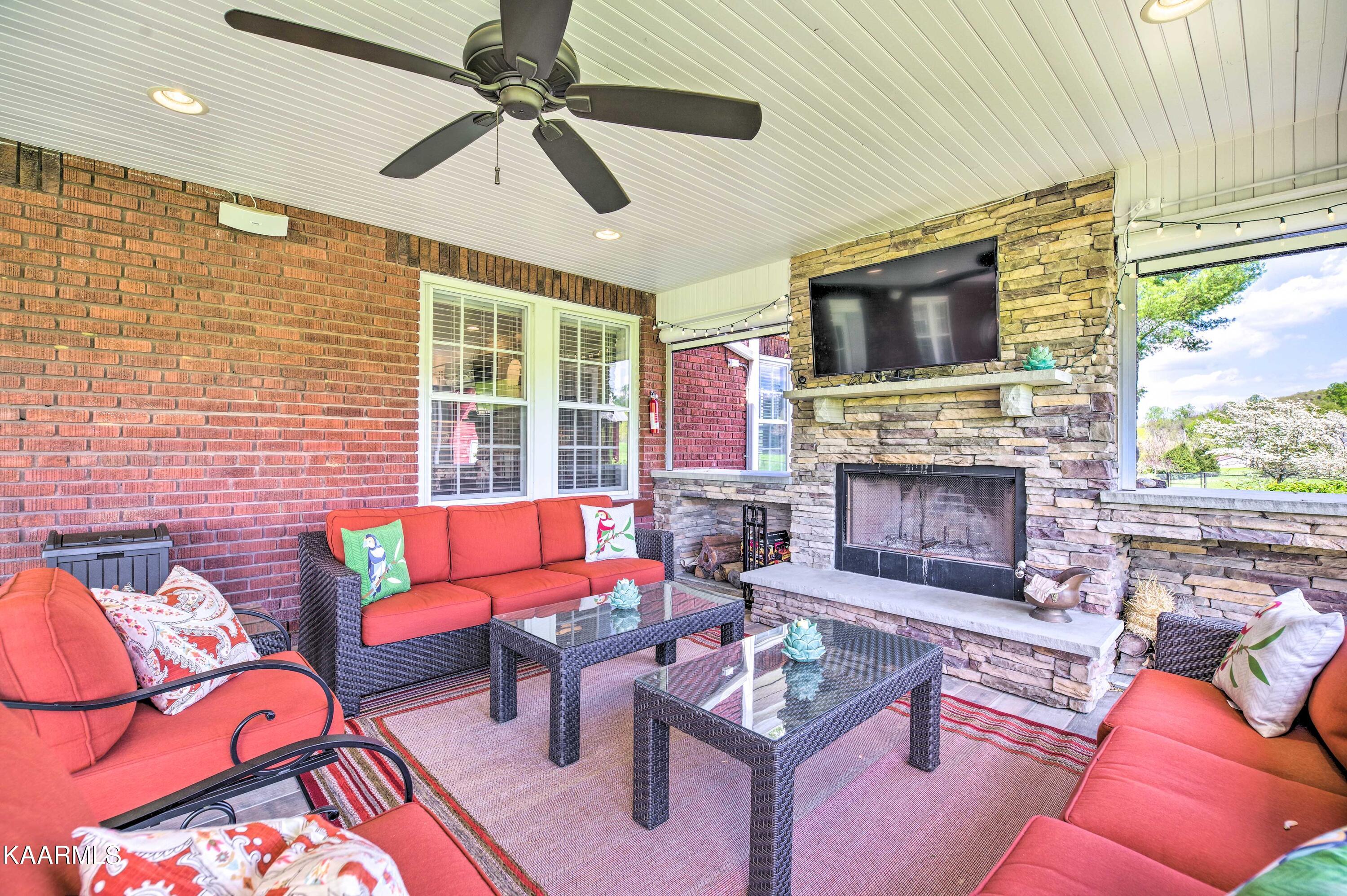 1120 E Elm St, LaFollette