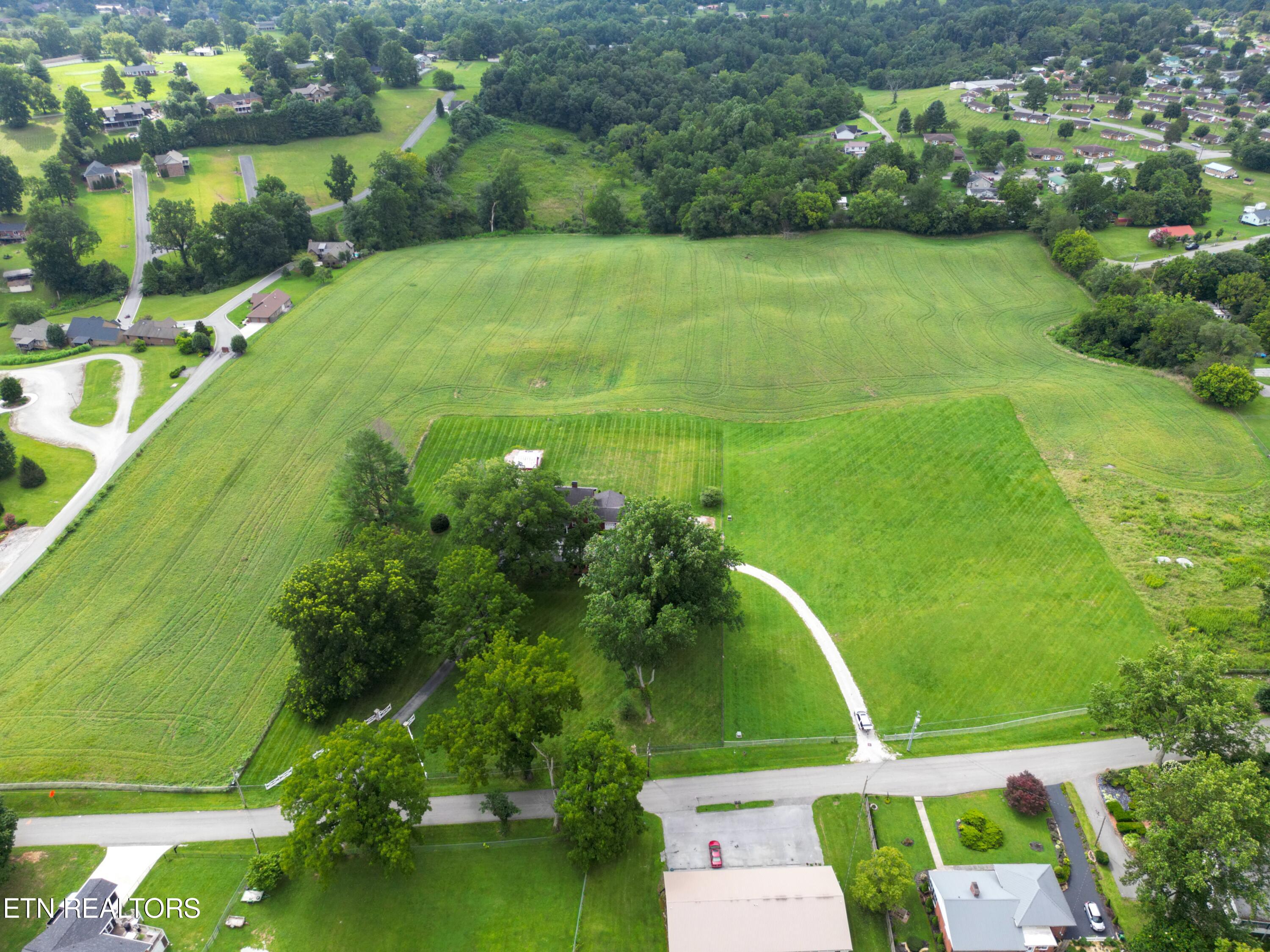 1120 E Elm St, LaFollette