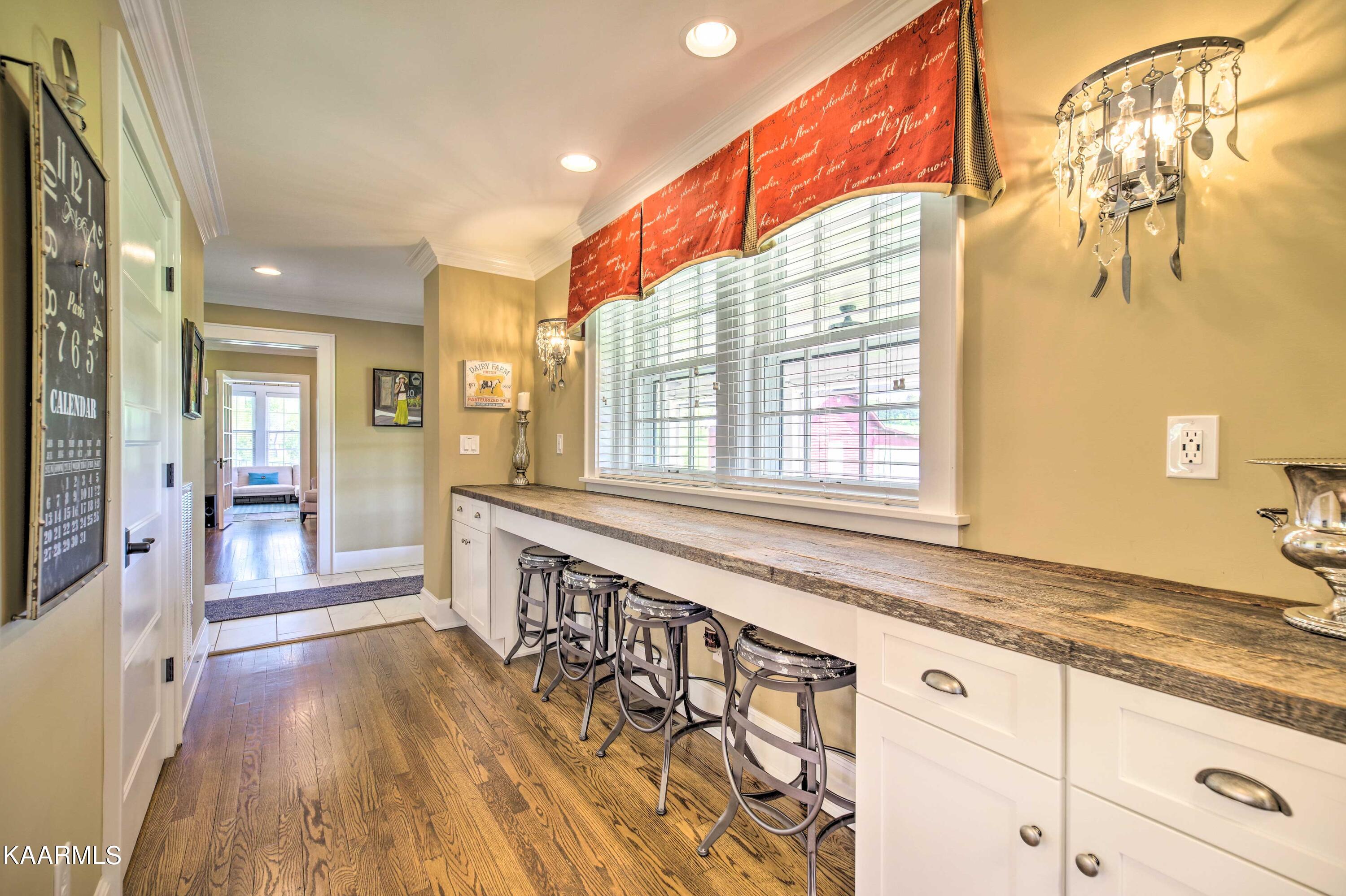 1120 E Elm St, LaFollette