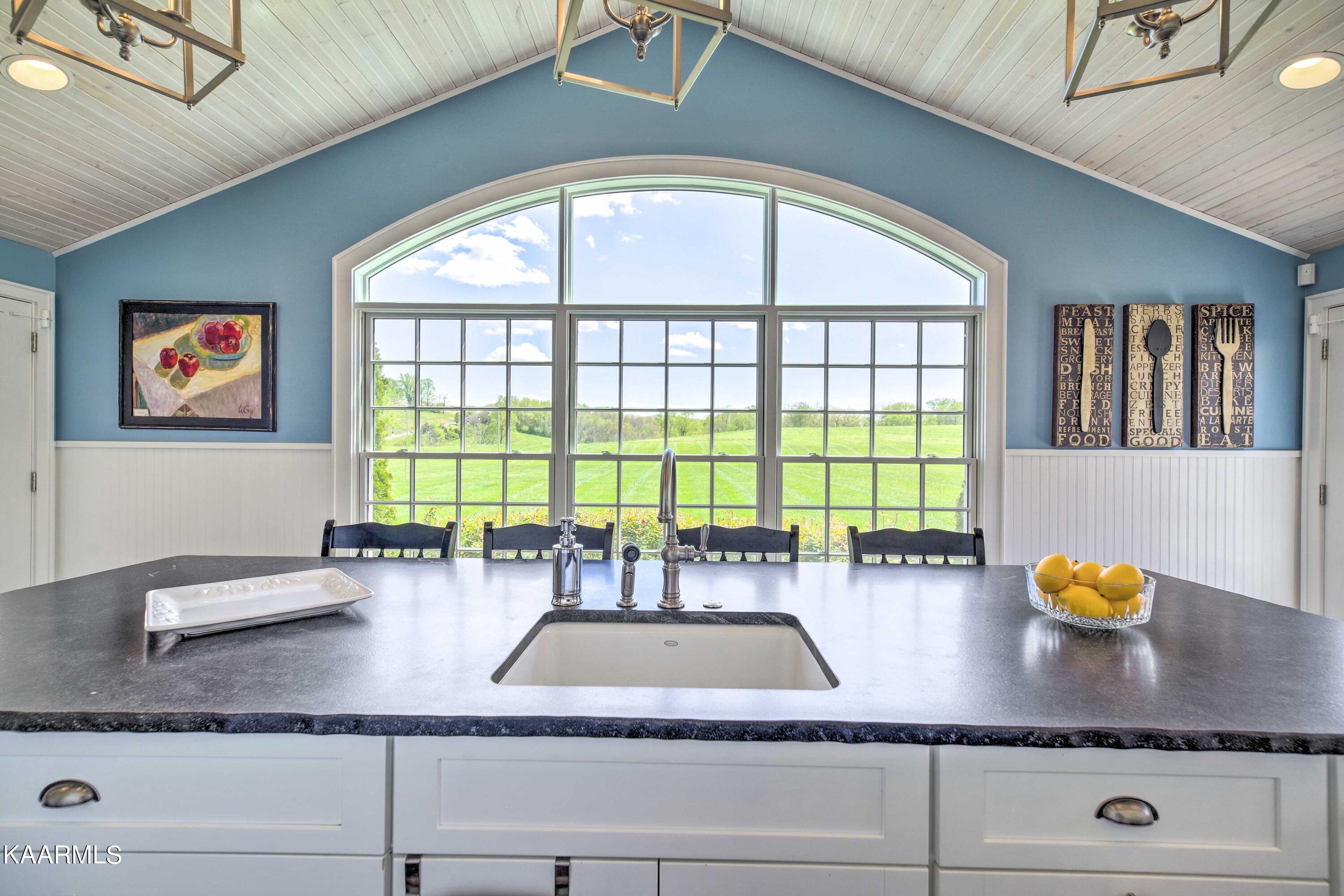 1120 E Elm St, LaFollette