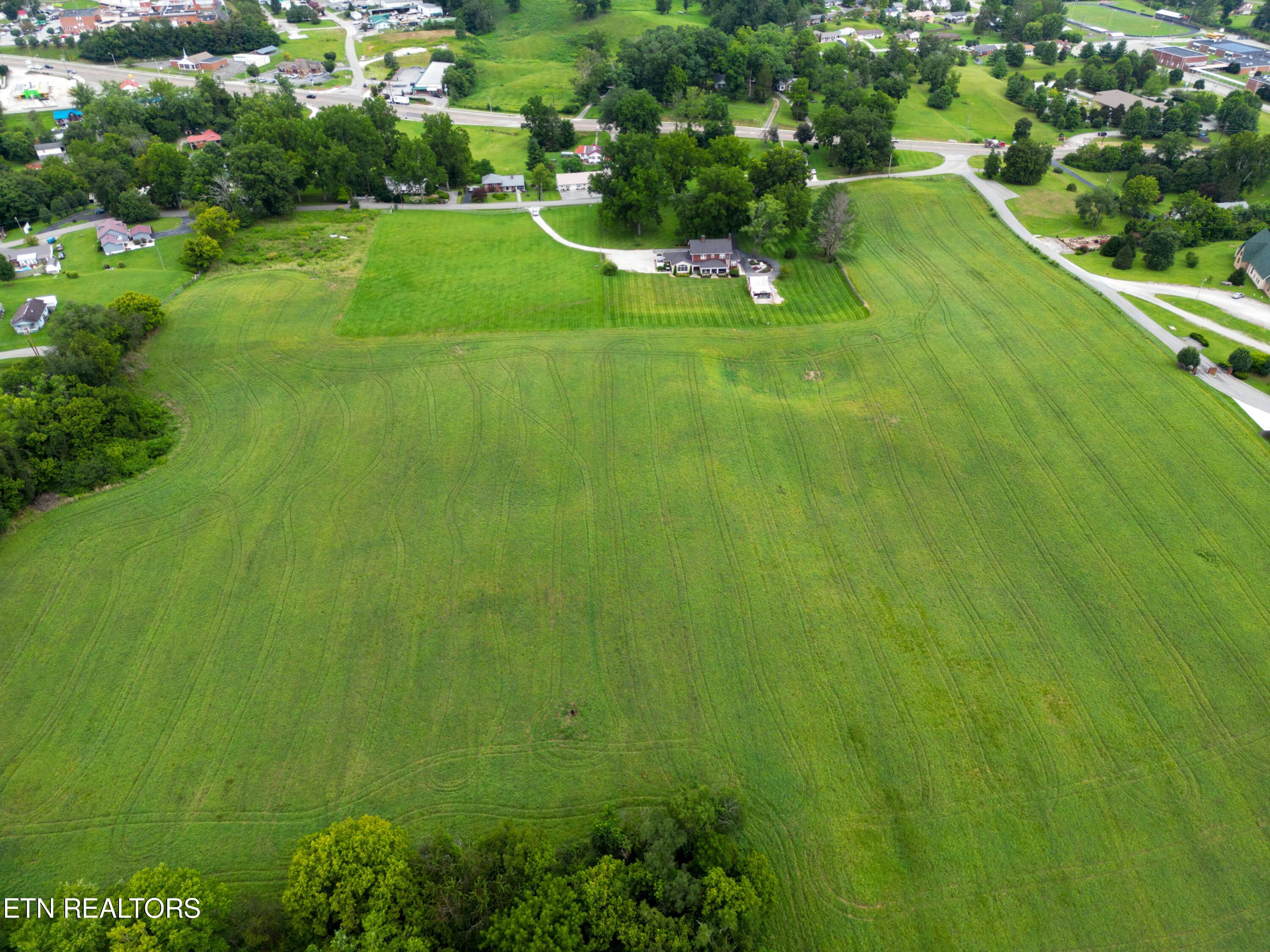 1120 E Elm St, LaFollette