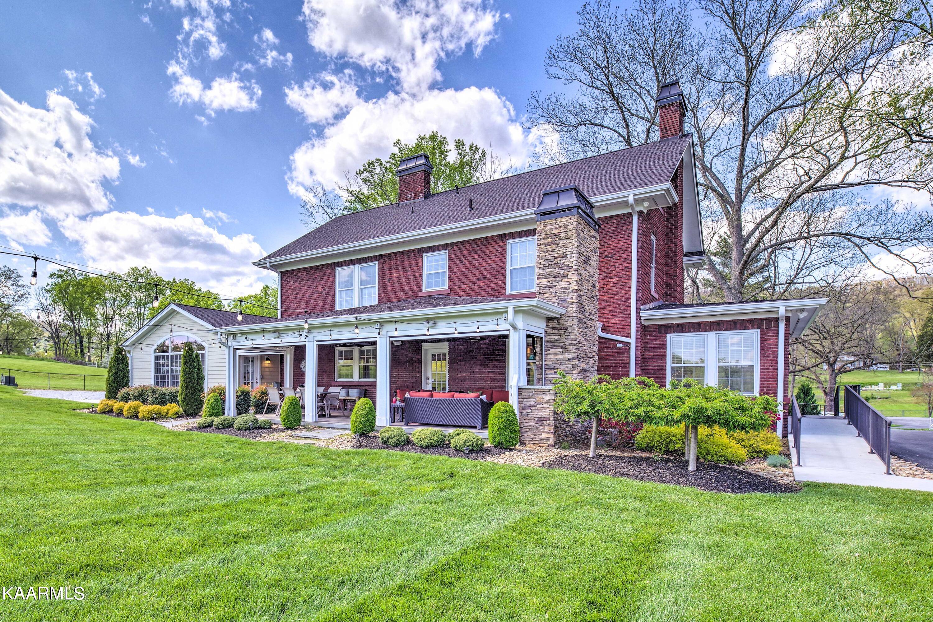 1120 E Elm St, LaFollette