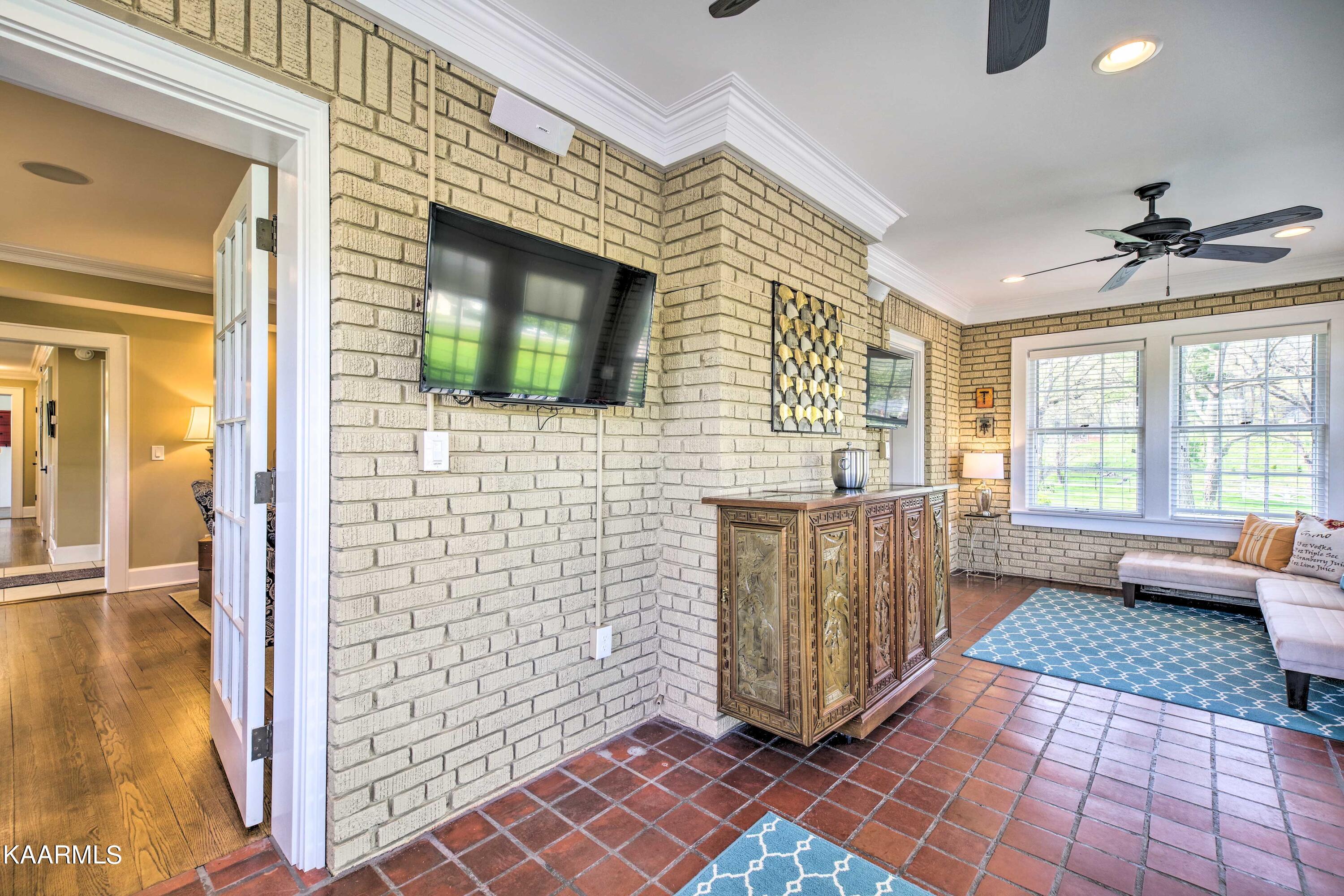 1120 E Elm St, LaFollette