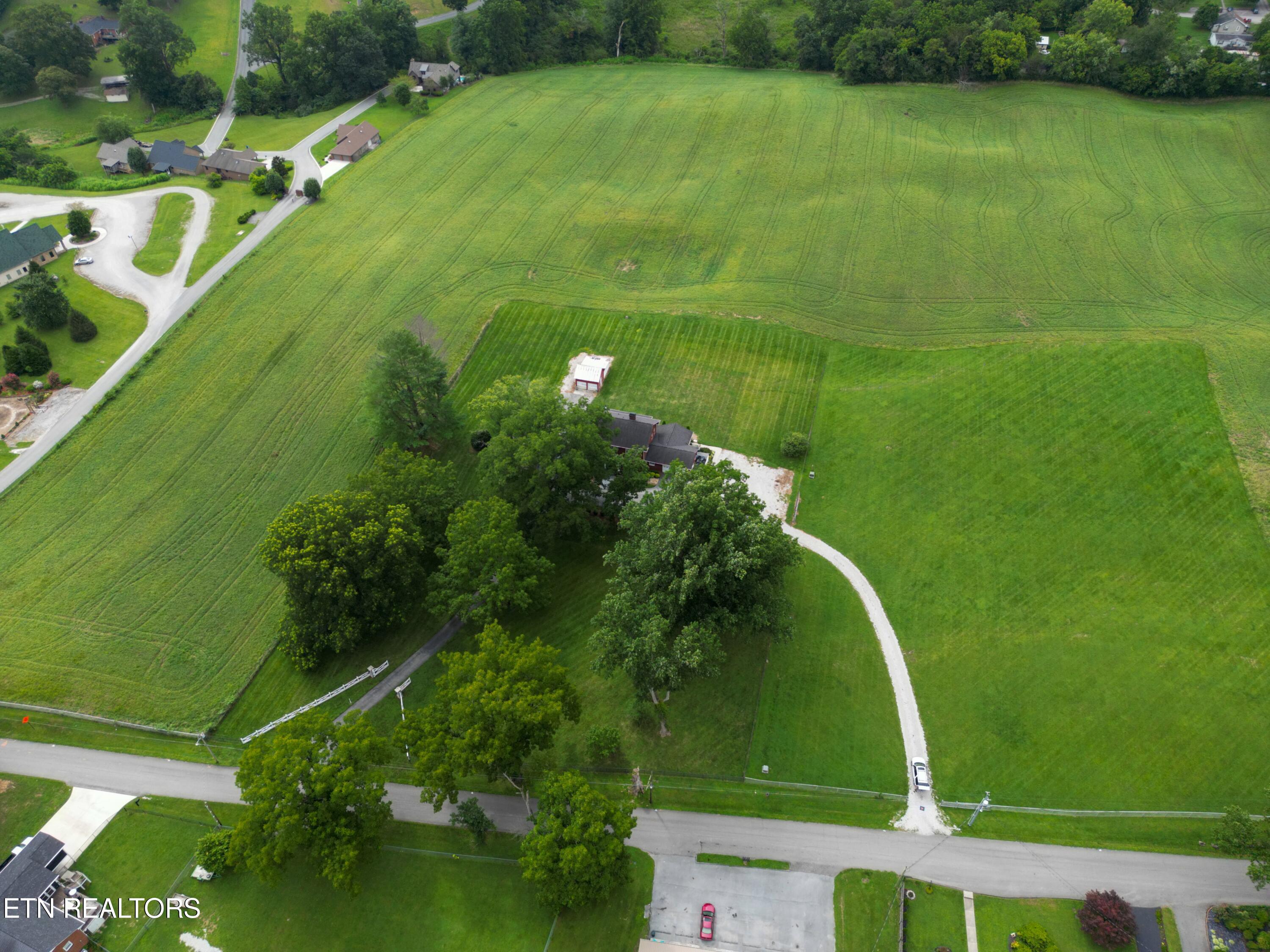 1120 E Elm St, LaFollette