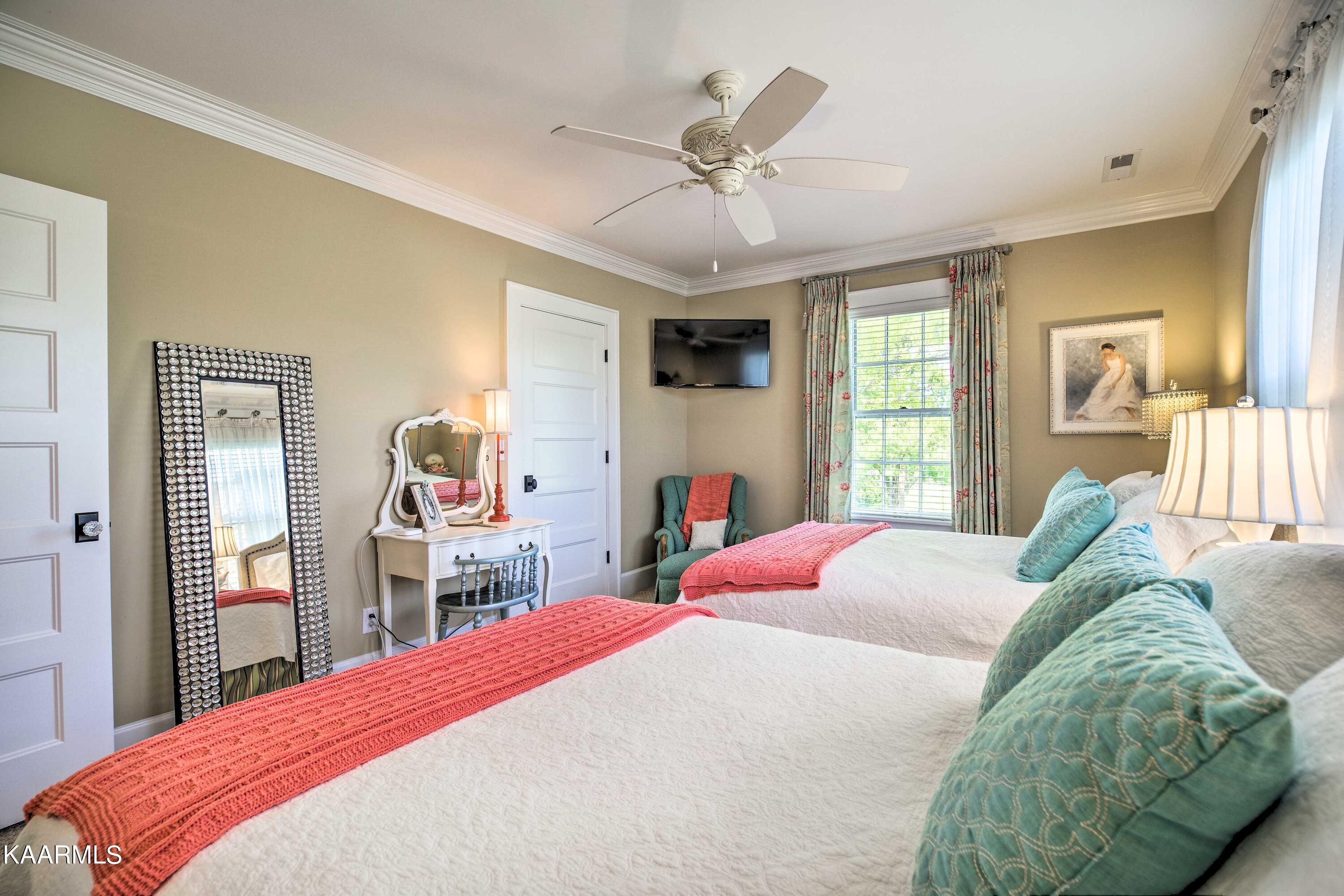 1120 E Elm St, LaFollette