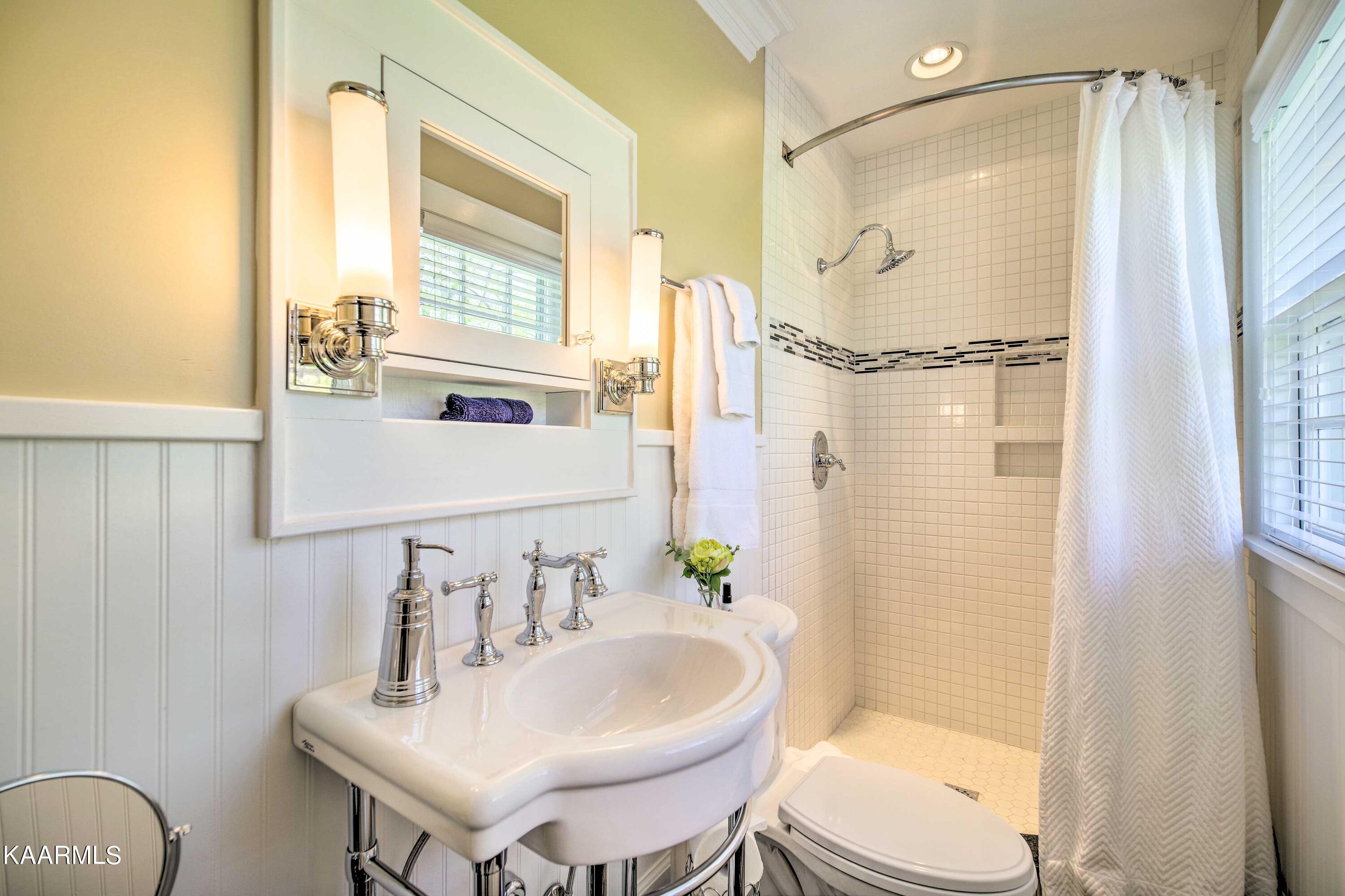 1120 E Elm St, LaFollette