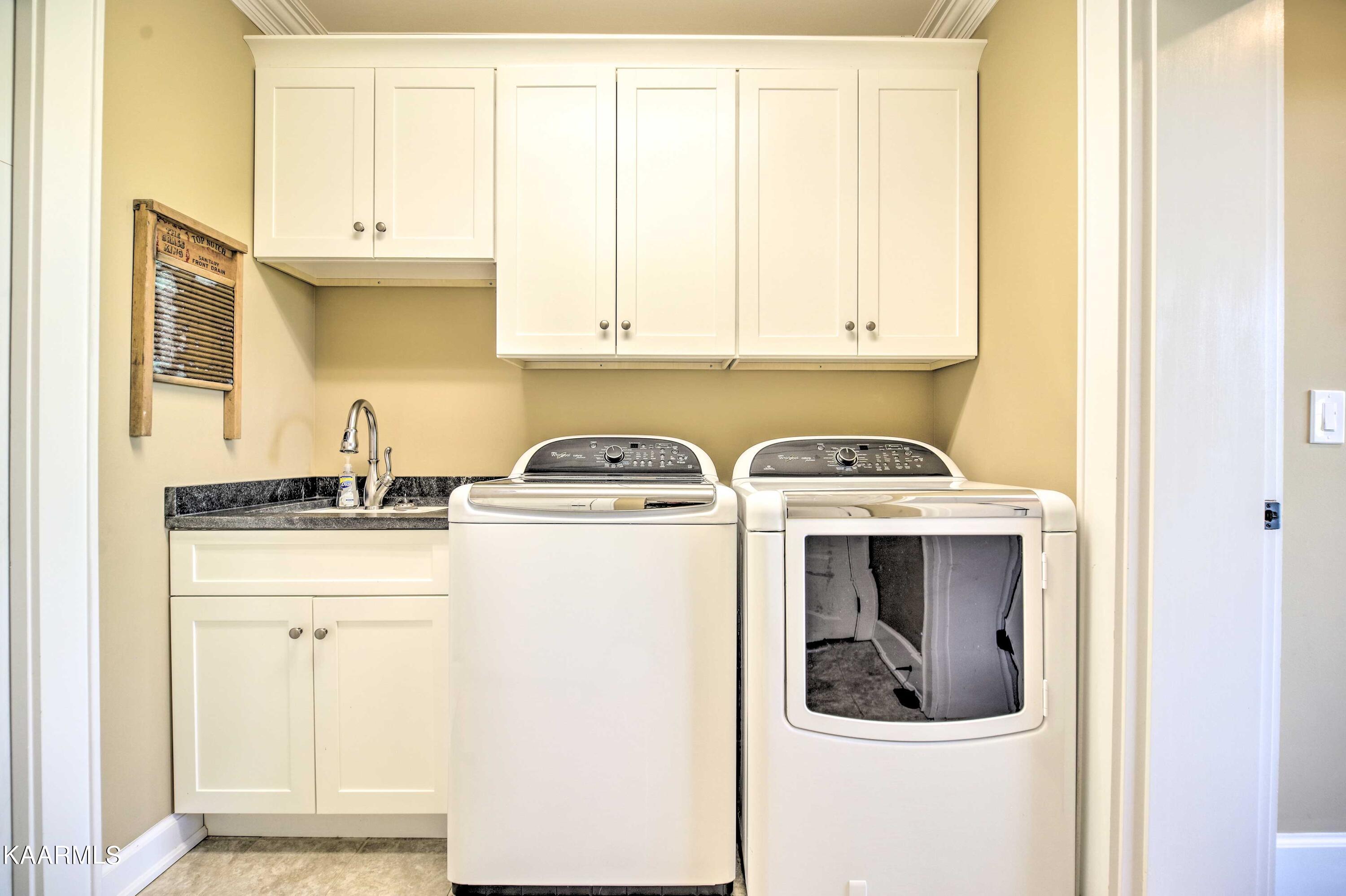 1120 E Elm St, LaFollette