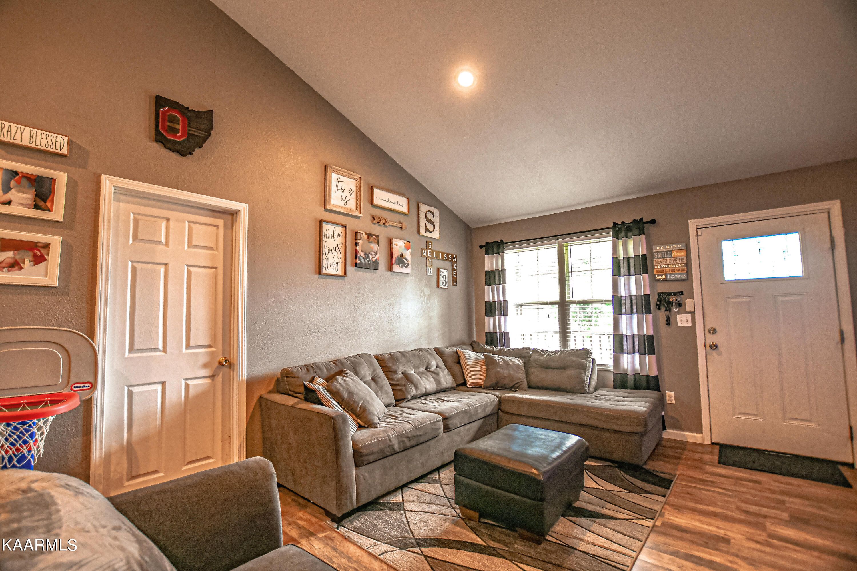 187 Sandy Circle, LaFollette