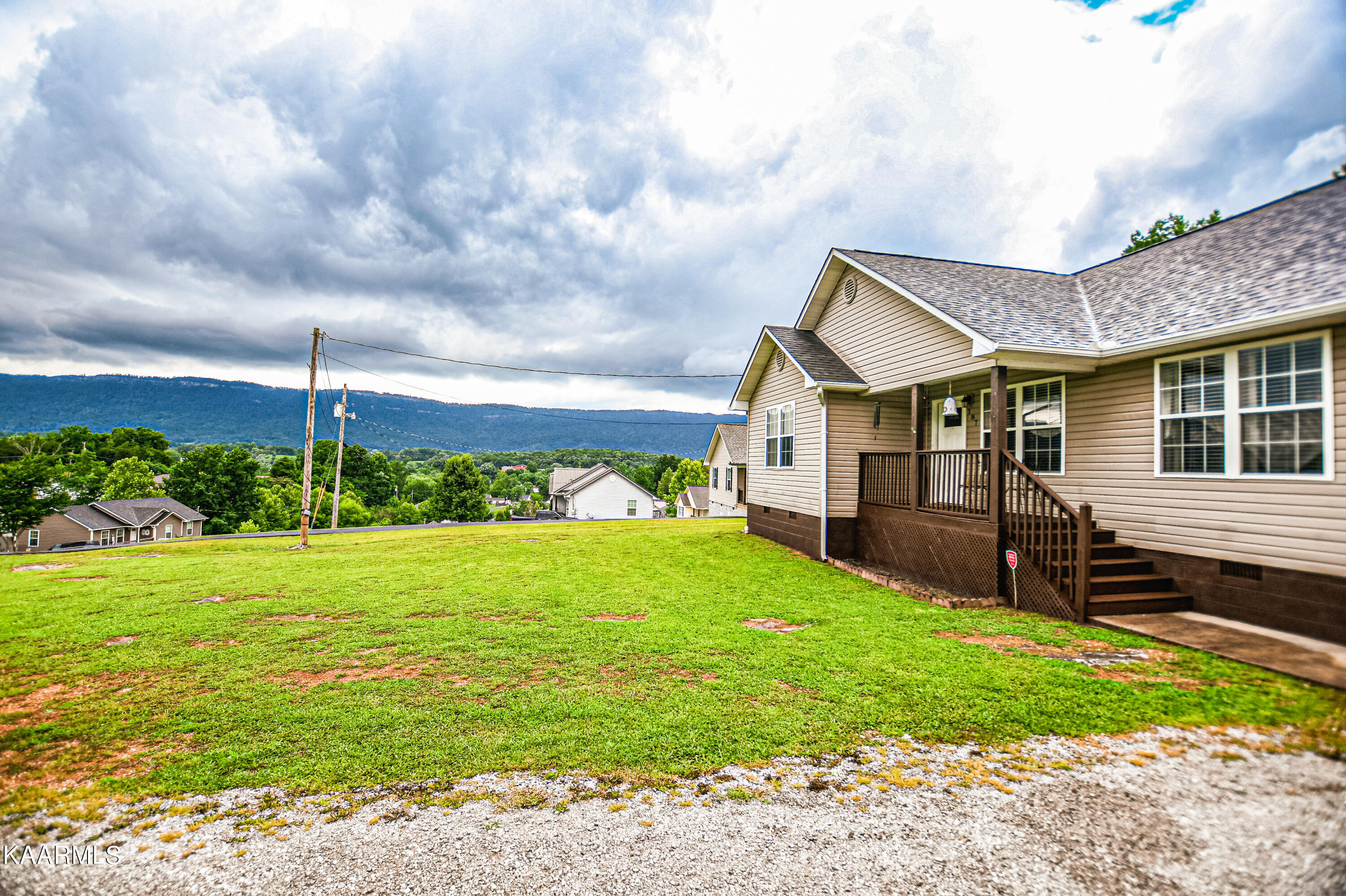 187 Sandy Circle, LaFollette