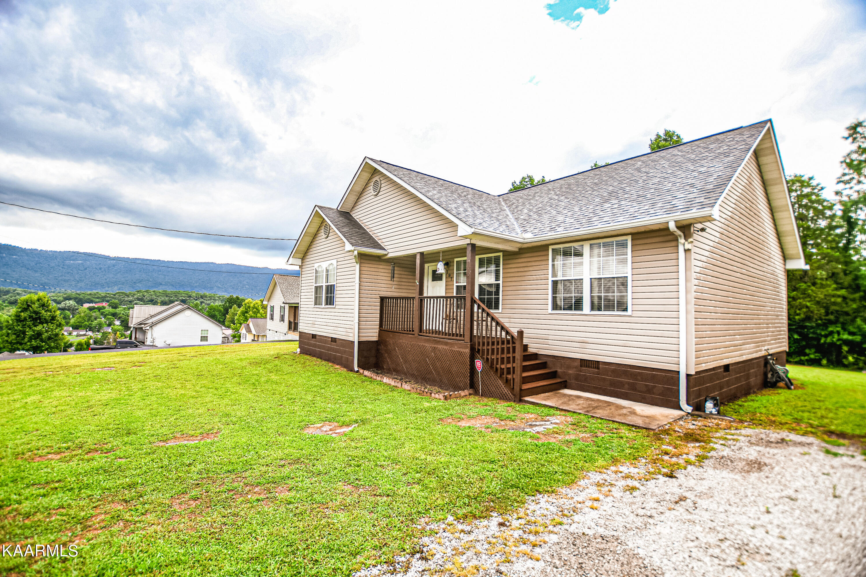 187 Sandy Circle, LaFollette