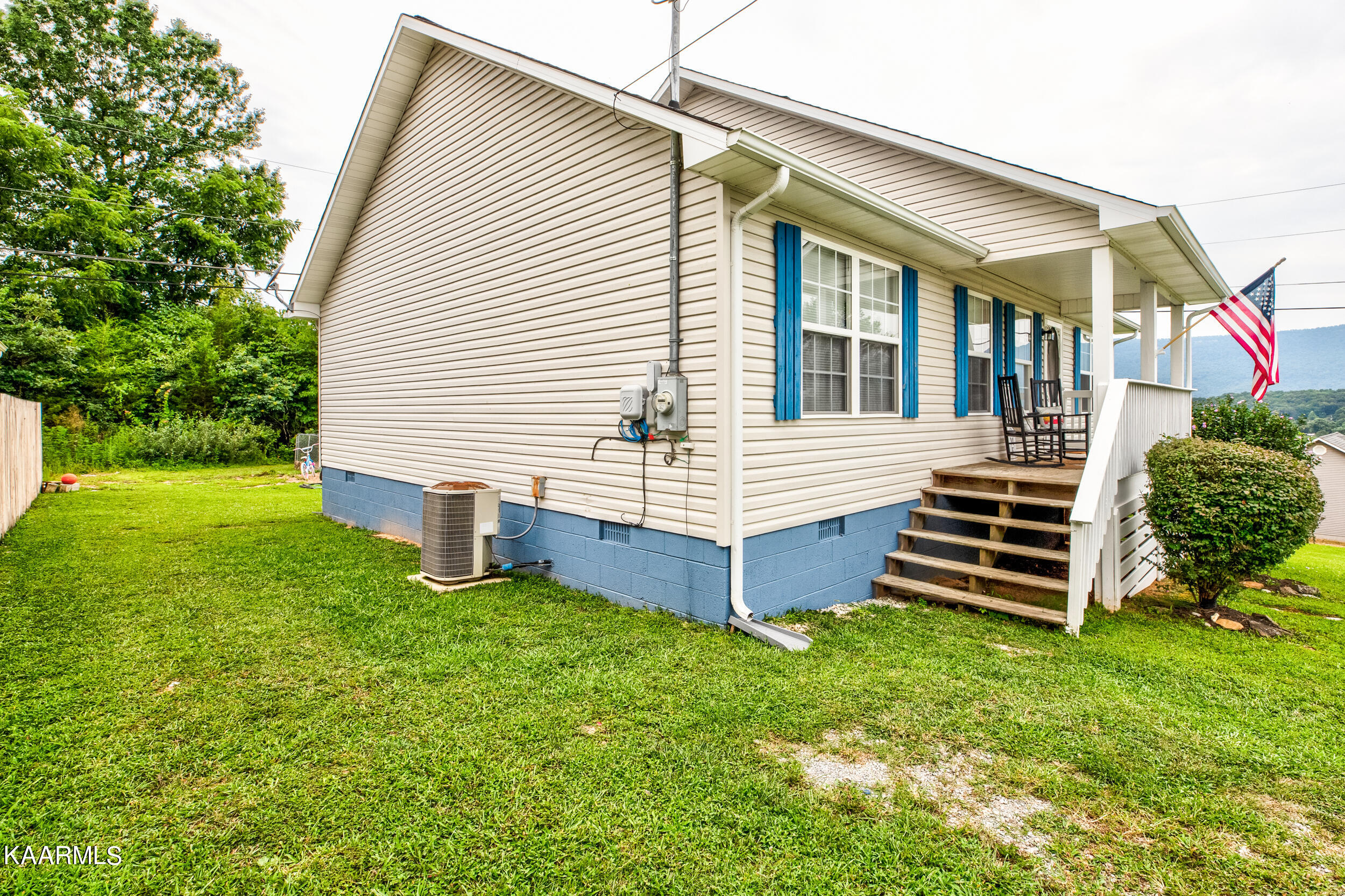 202 Sandy Circle, LaFollette