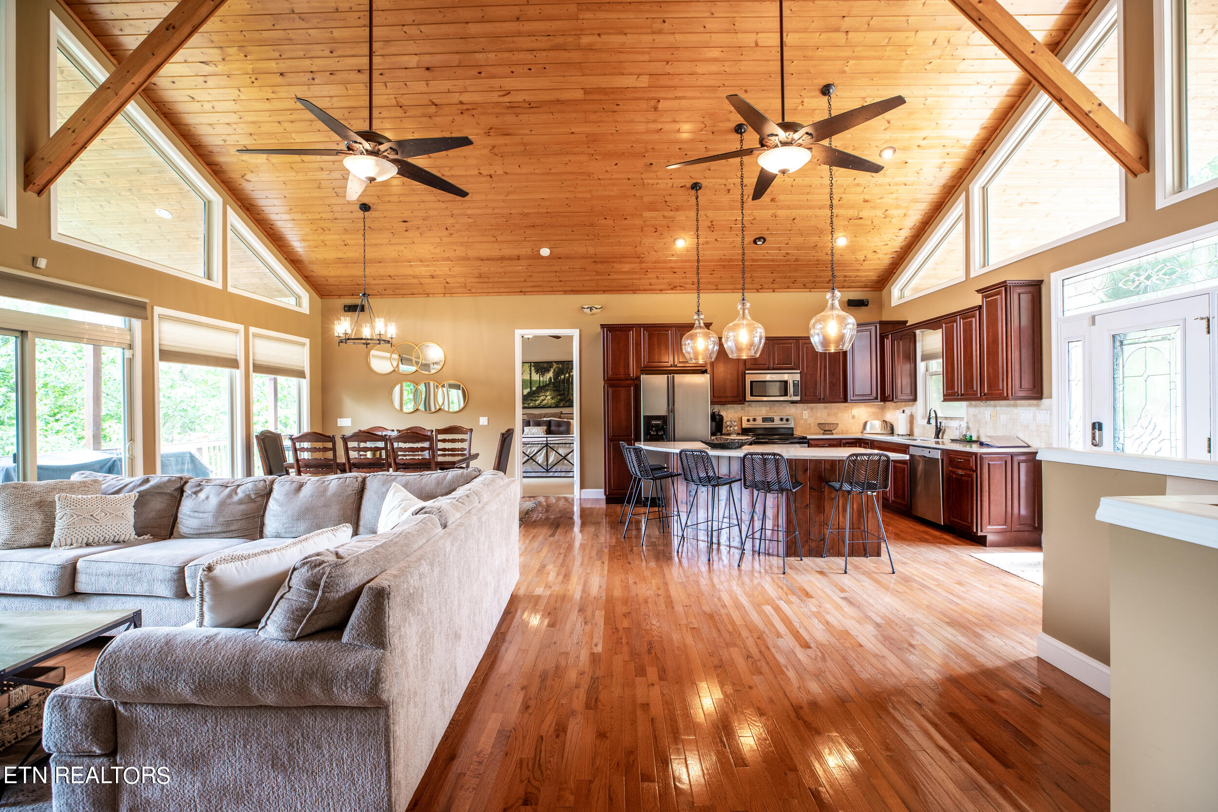 765 Deerfield Way, LaFollette