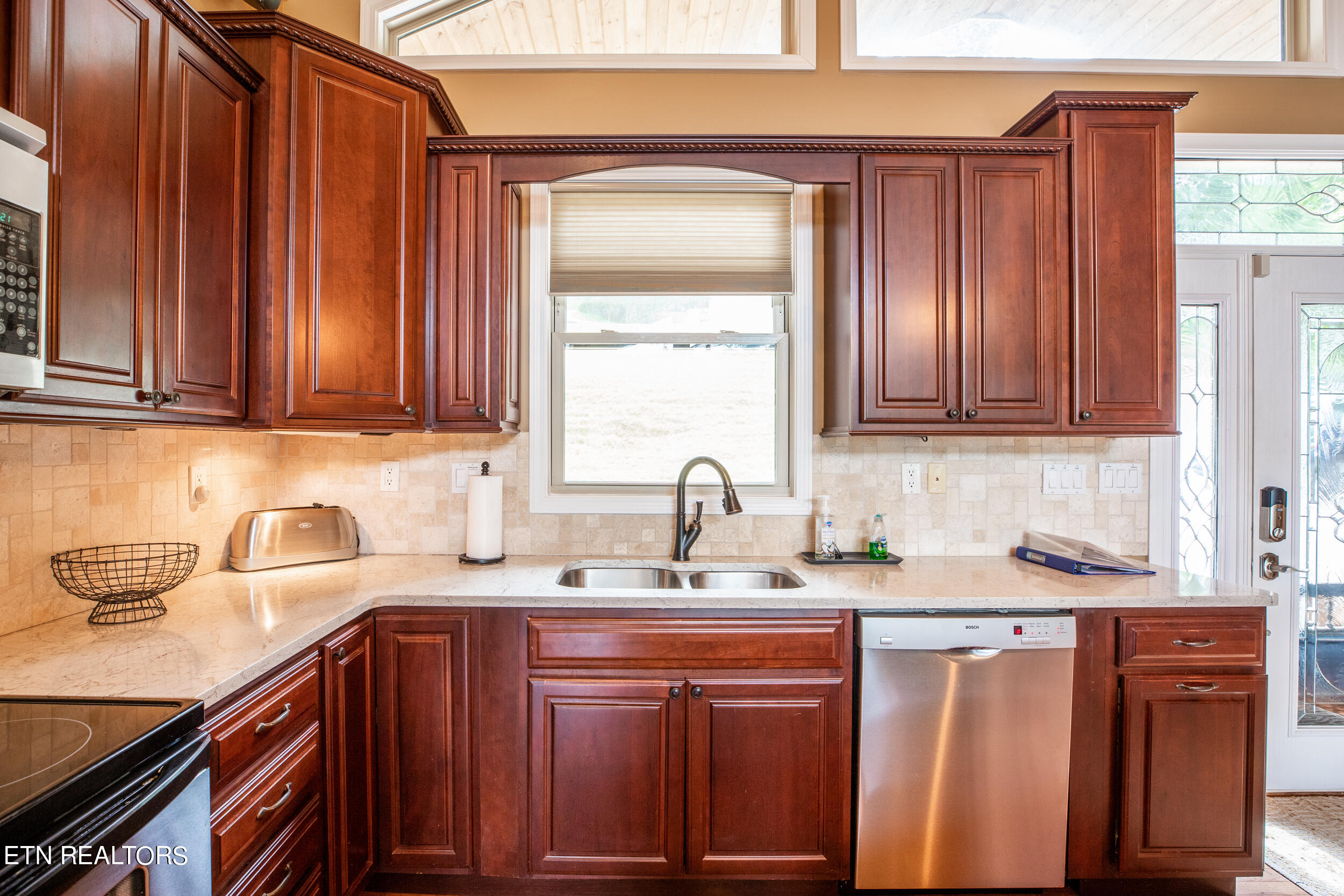 765 Deerfield Way, LaFollette