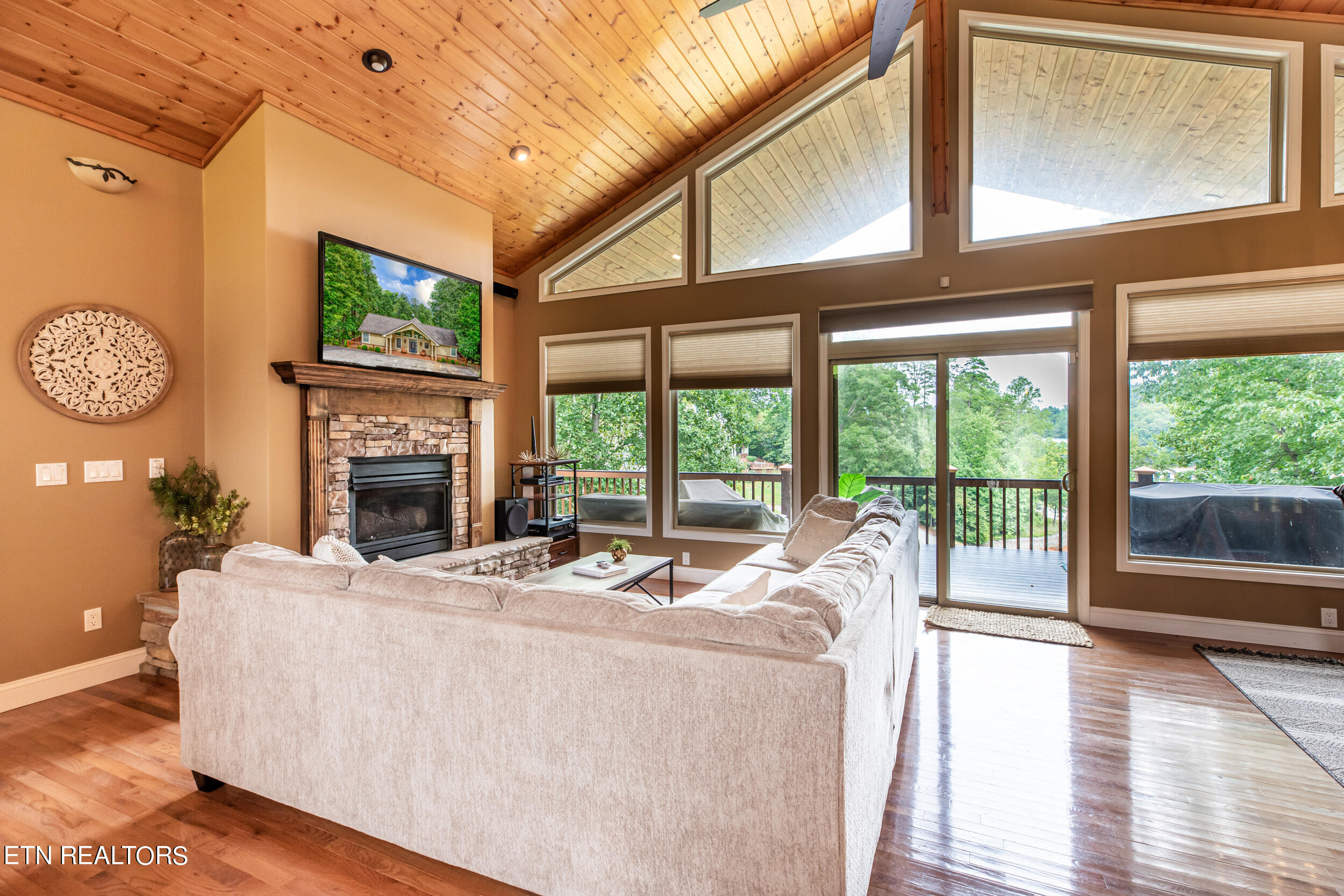 765 Deerfield Way, LaFollette