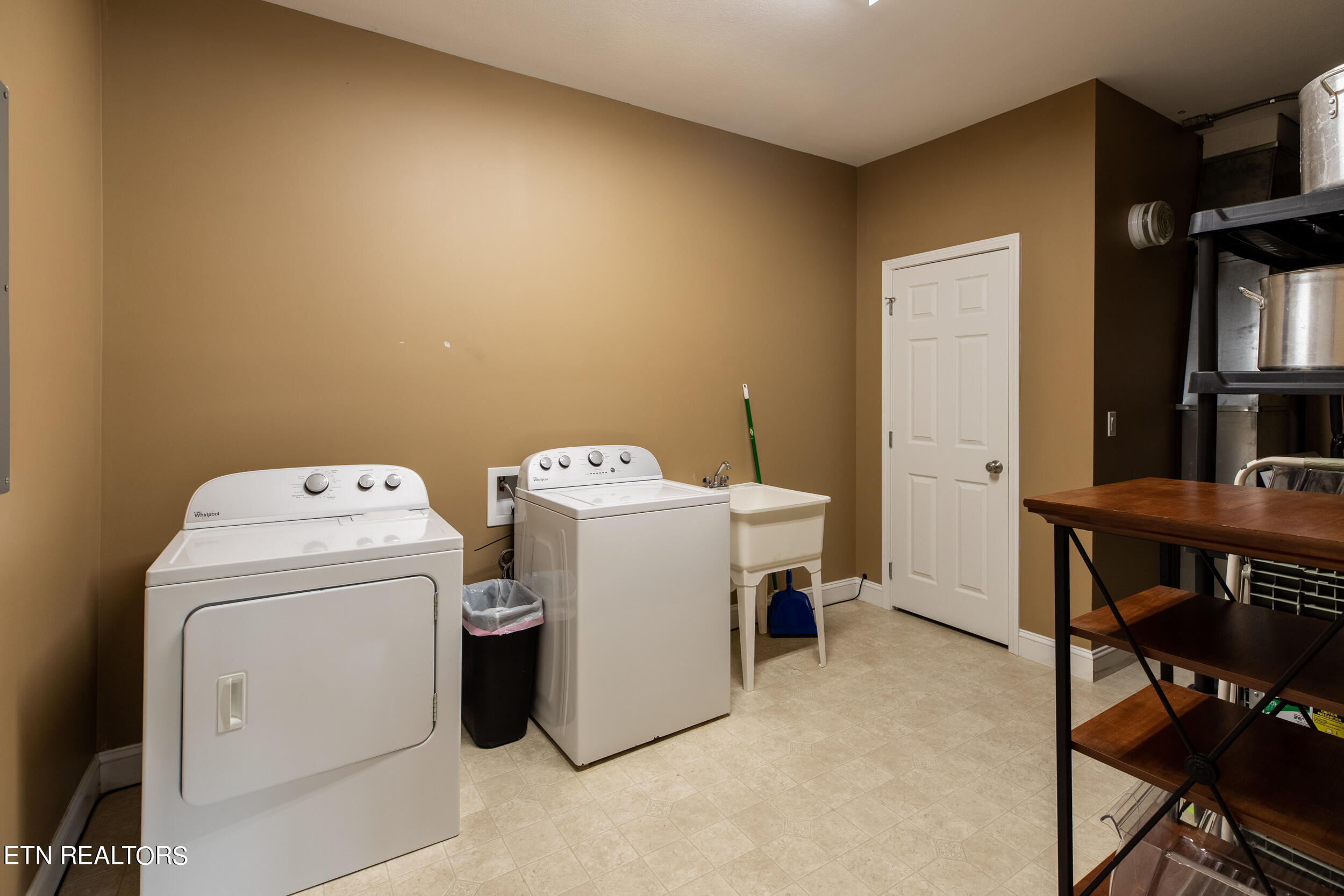 765 Deerfield Way, LaFollette