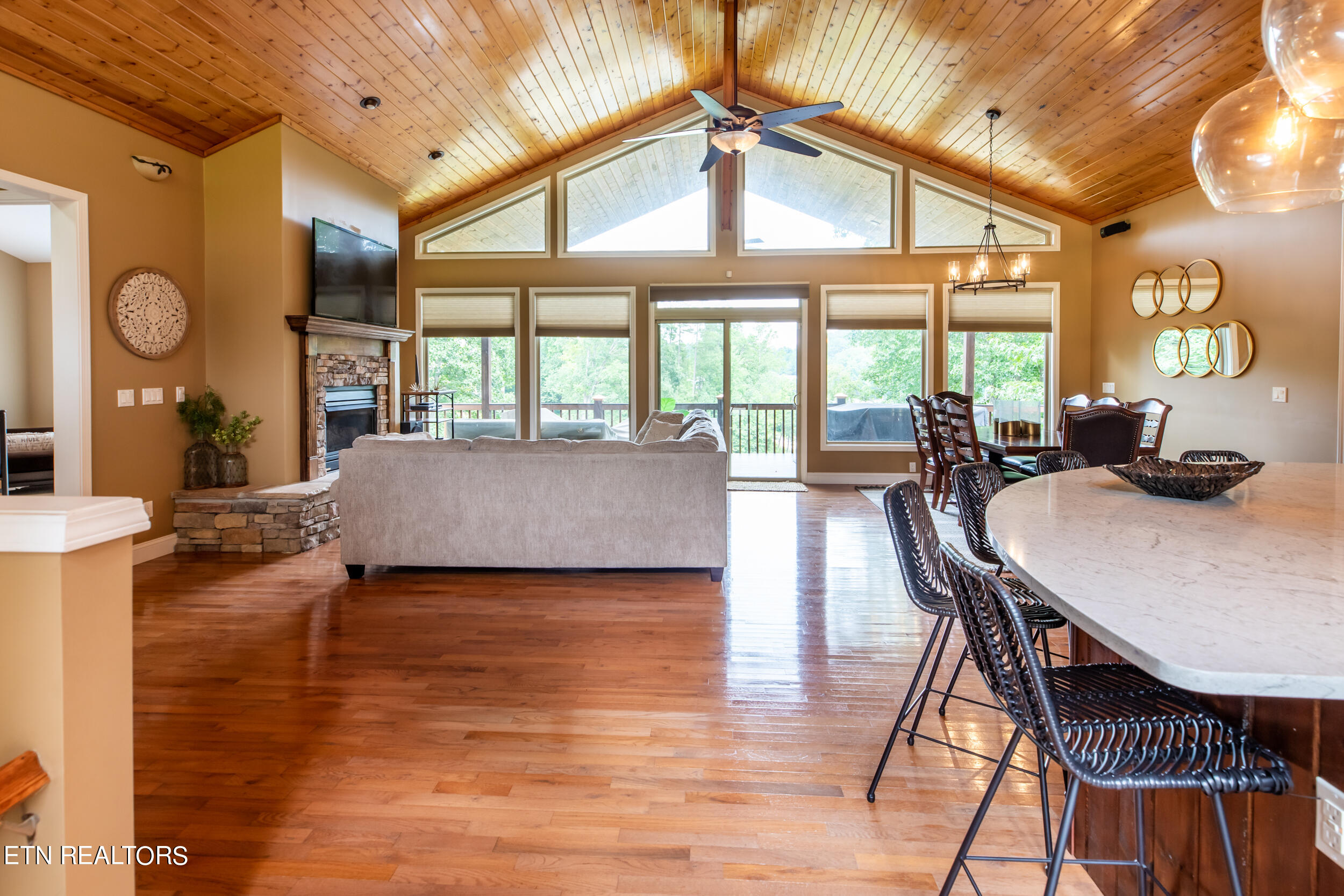 765 Deerfield Way, LaFollette