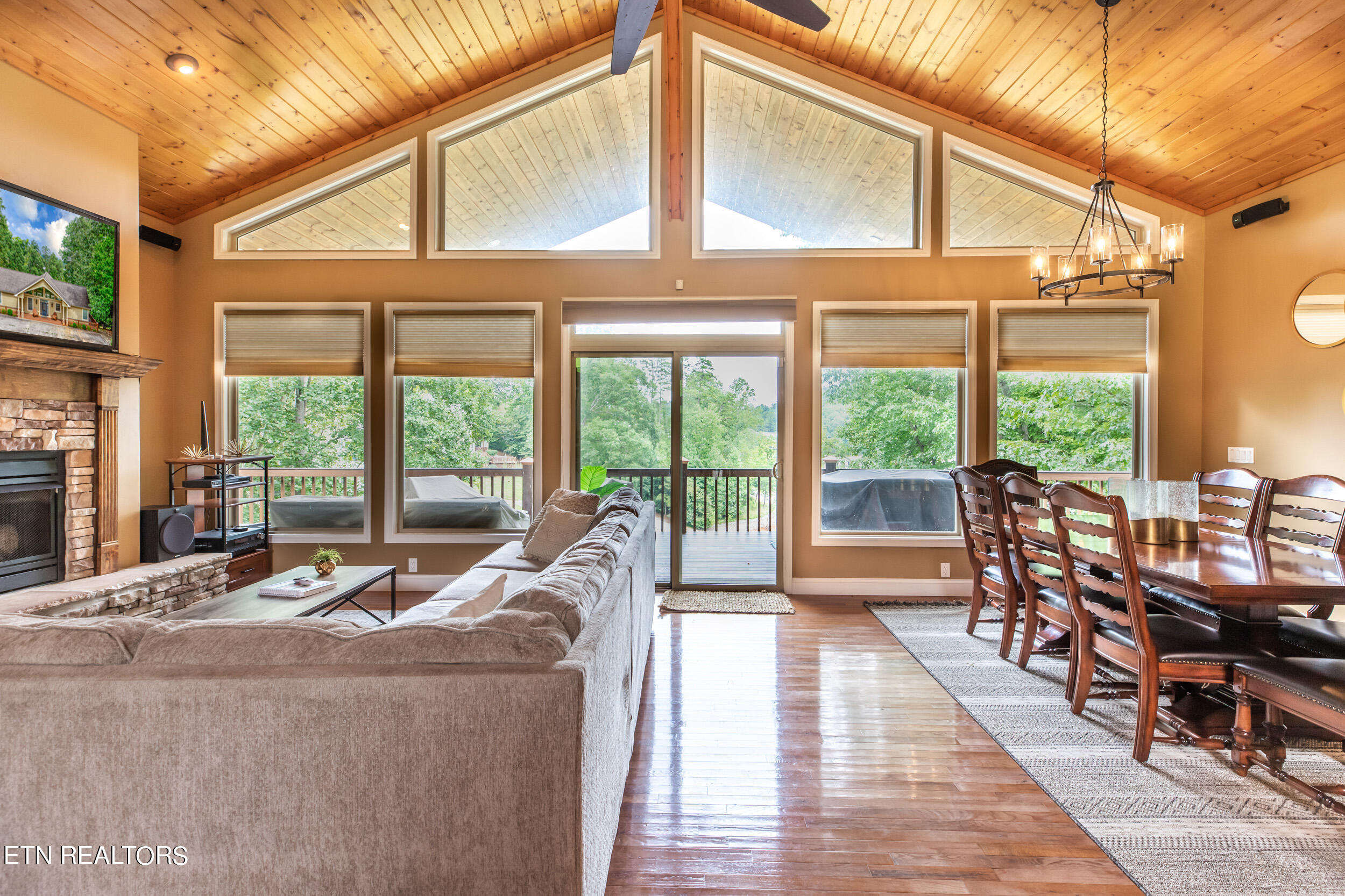 765 Deerfield Way, LaFollette