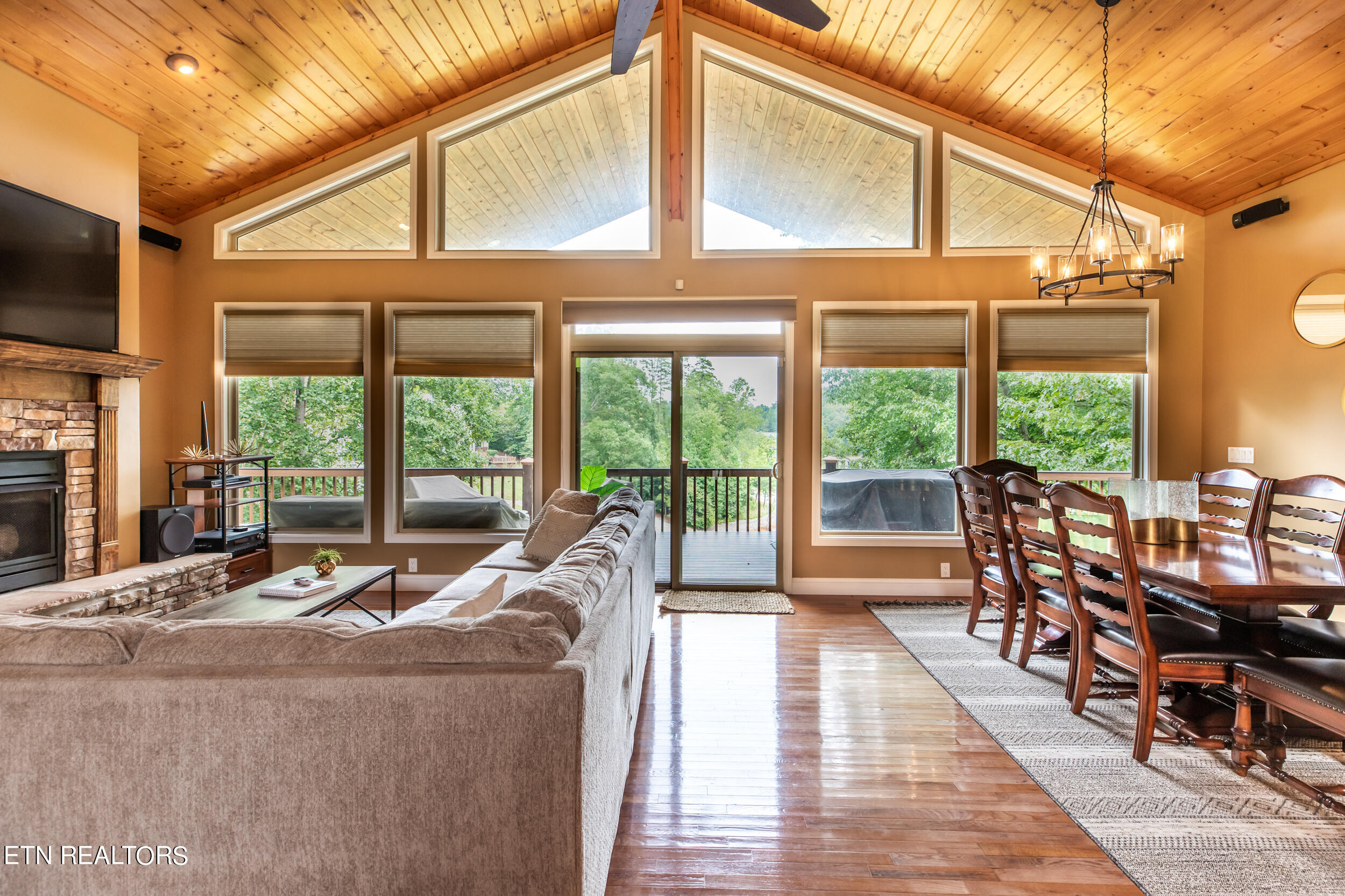 765 Deerfield Way, LaFollette