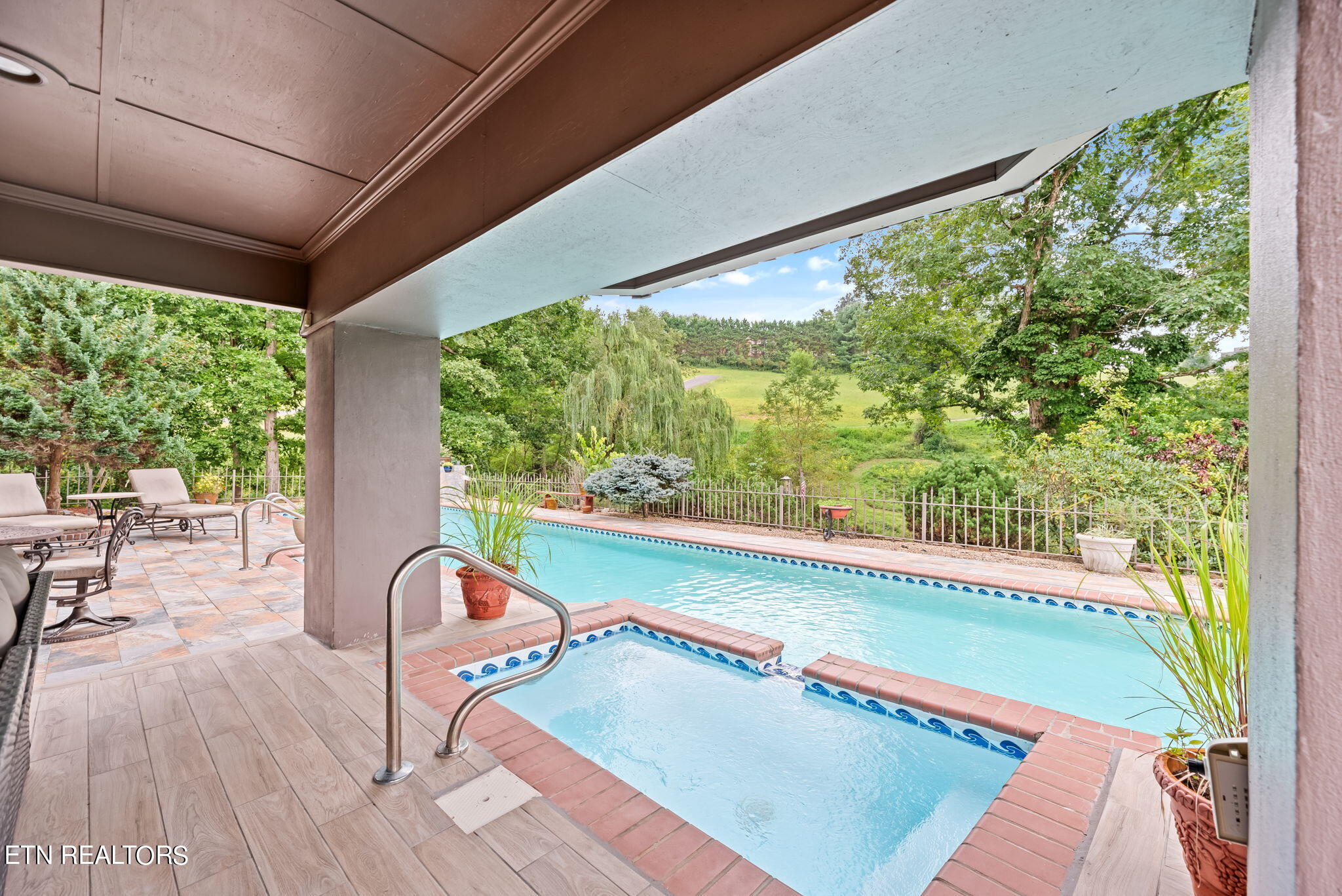 108 Oak Trace Lane, LaFollette