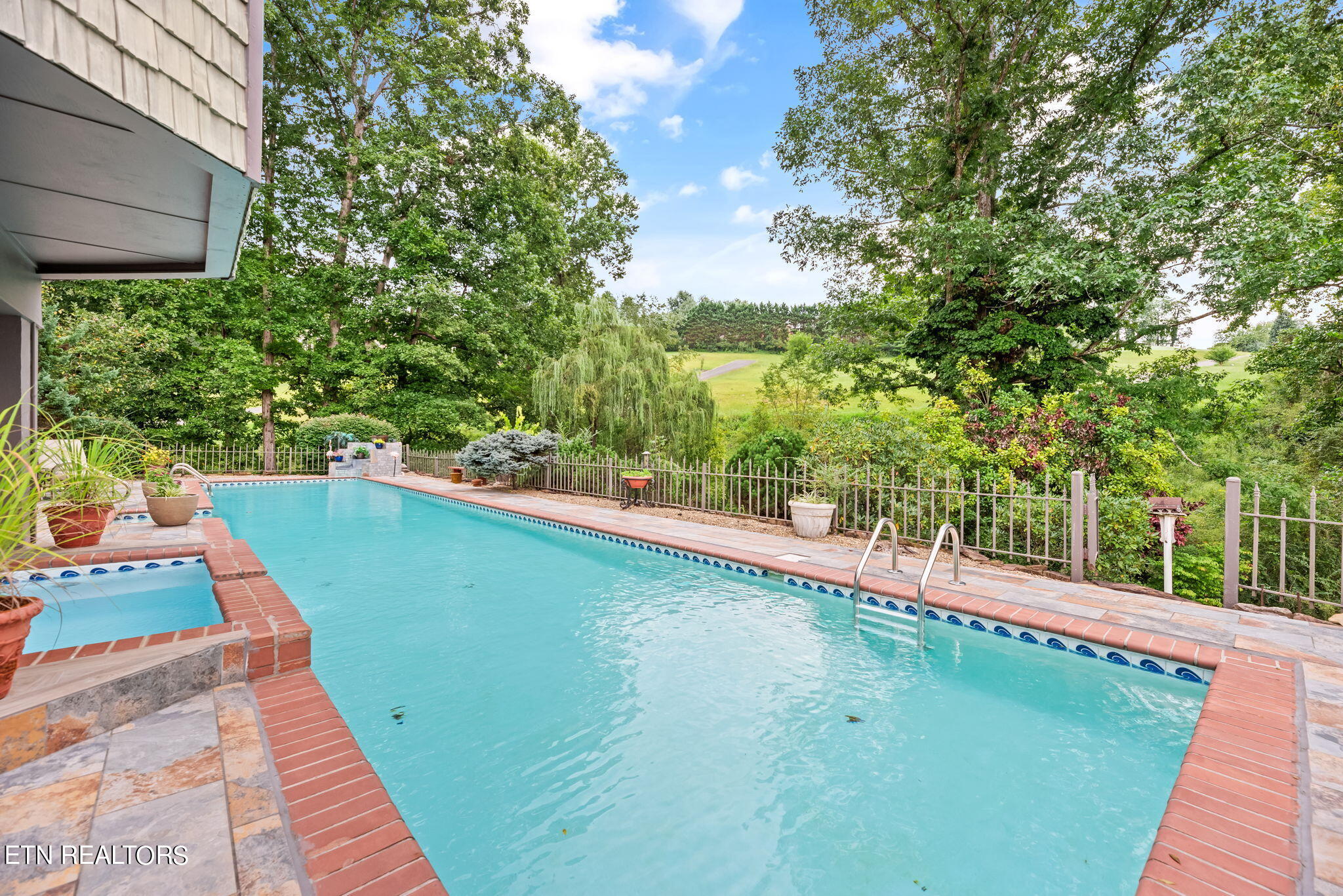 108 Oak Trace Lane, LaFollette