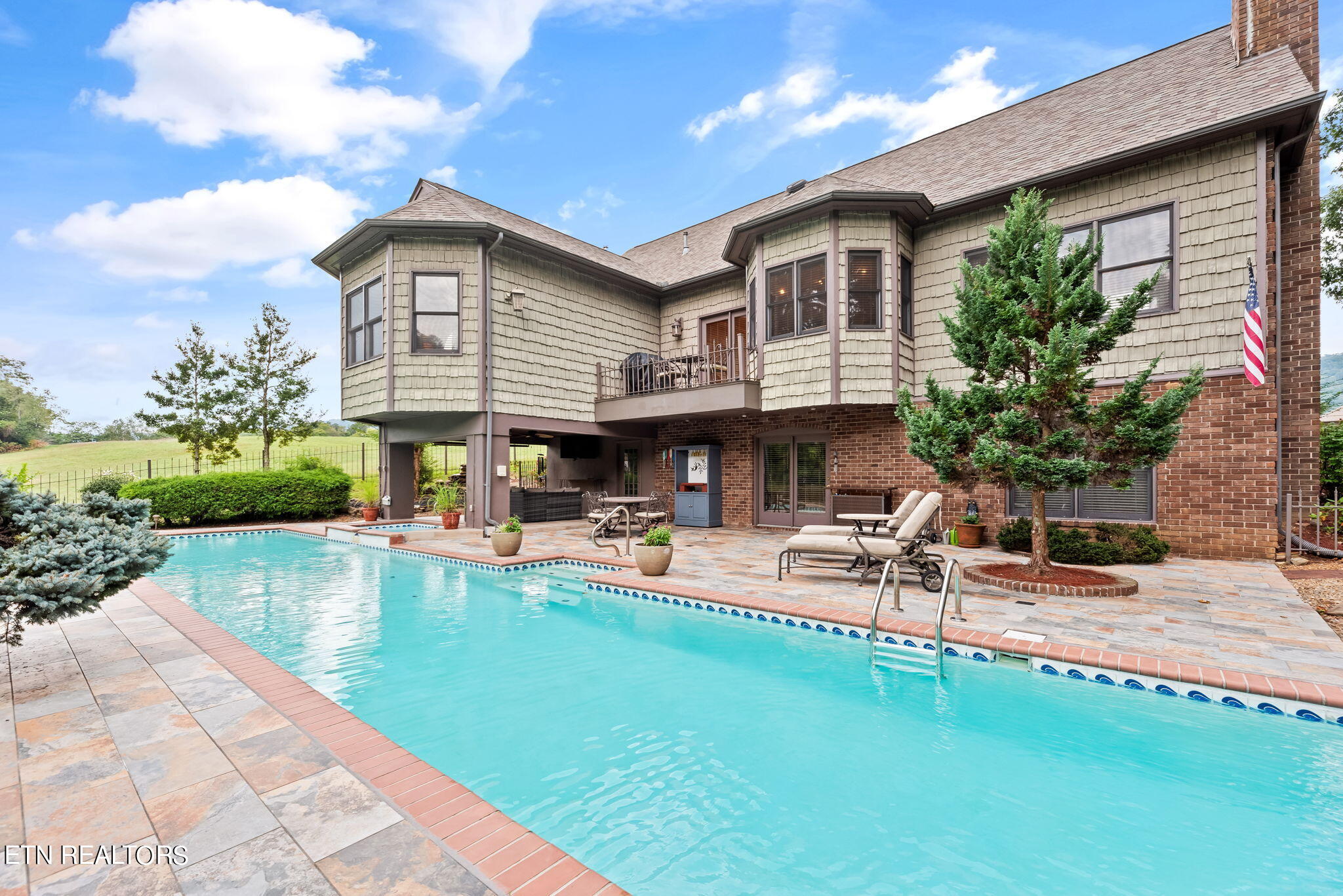 108 Oak Trace Lane, LaFollette