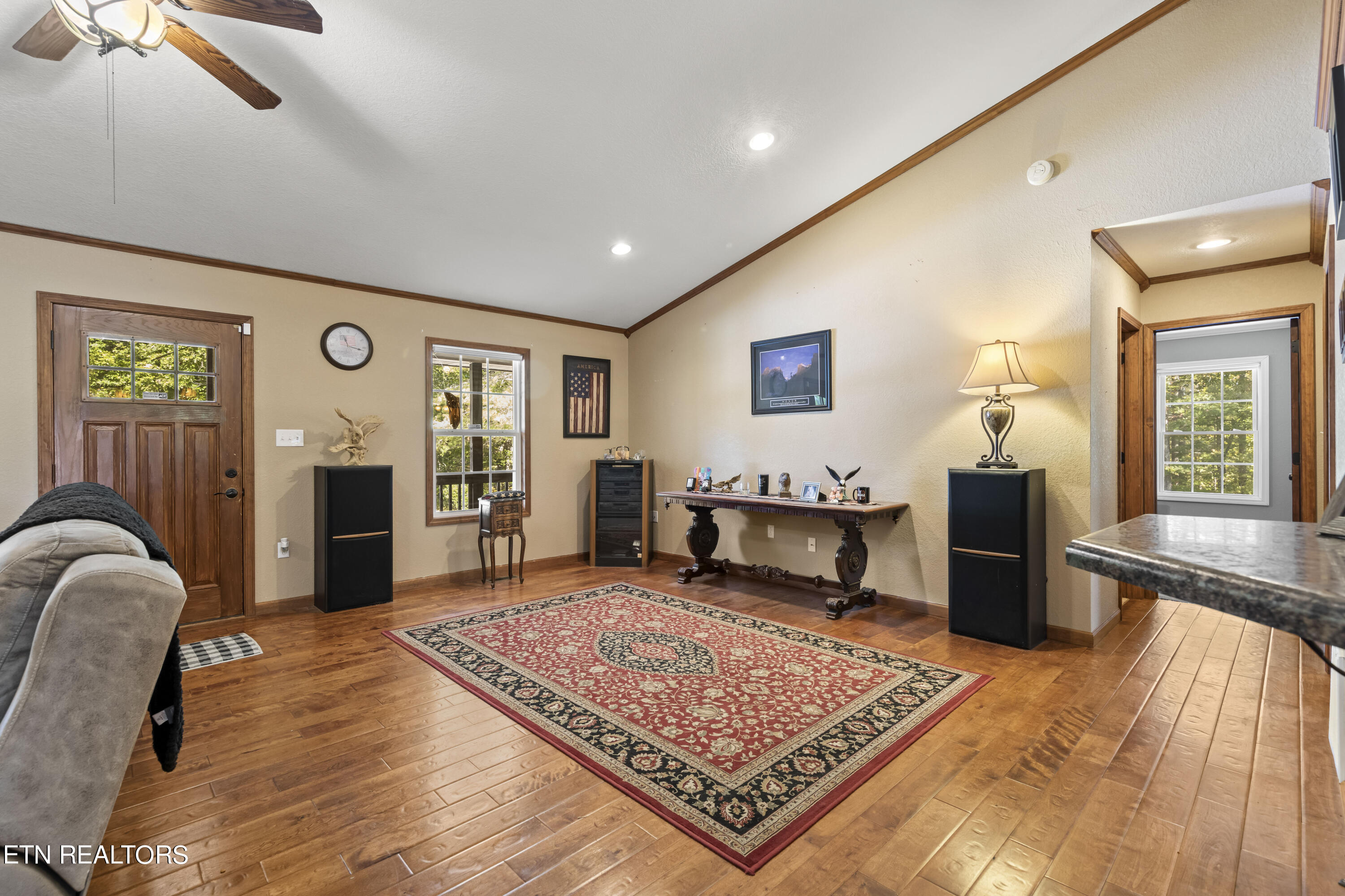 207 Little White Oak Rd