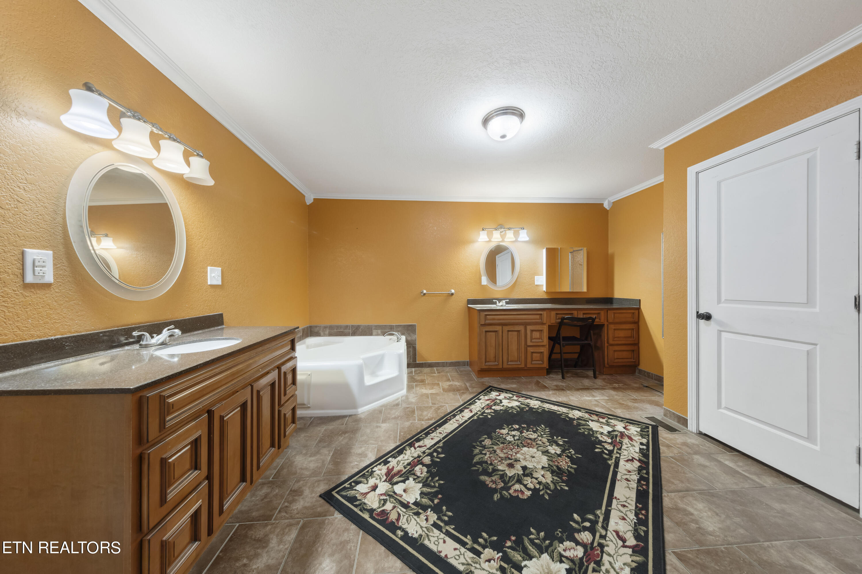 207 Little White Oak Rd