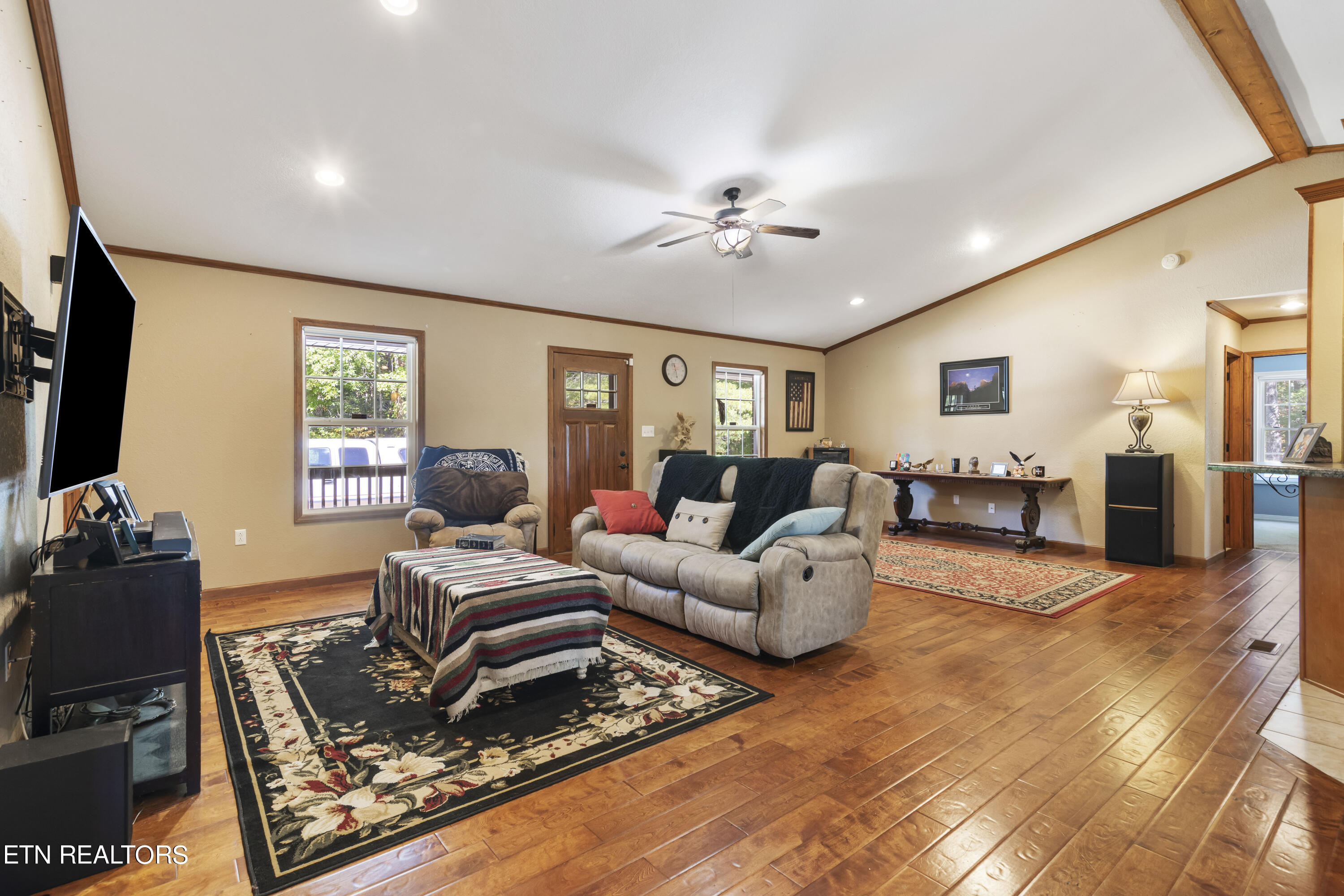 207 Little White Oak Rd