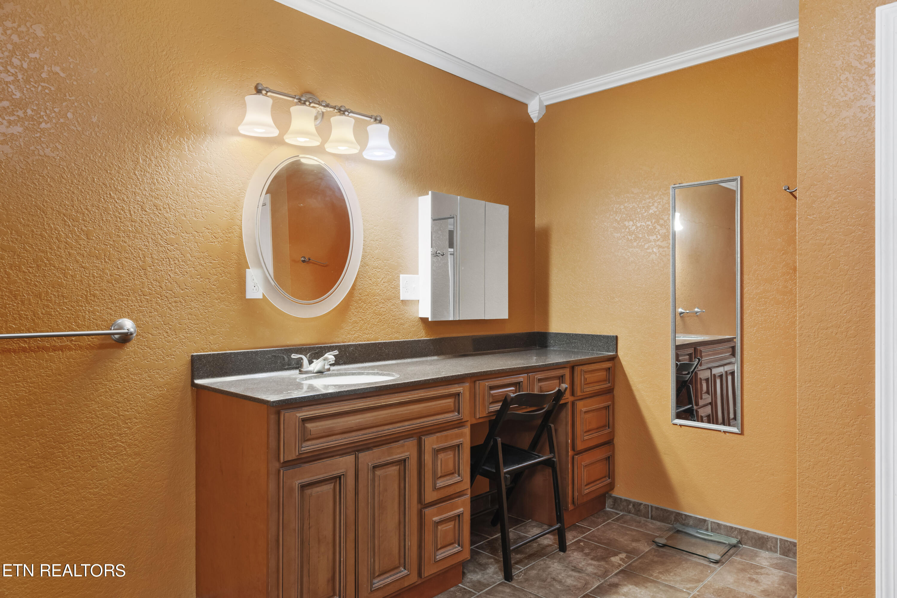 207 Little White Oak Rd