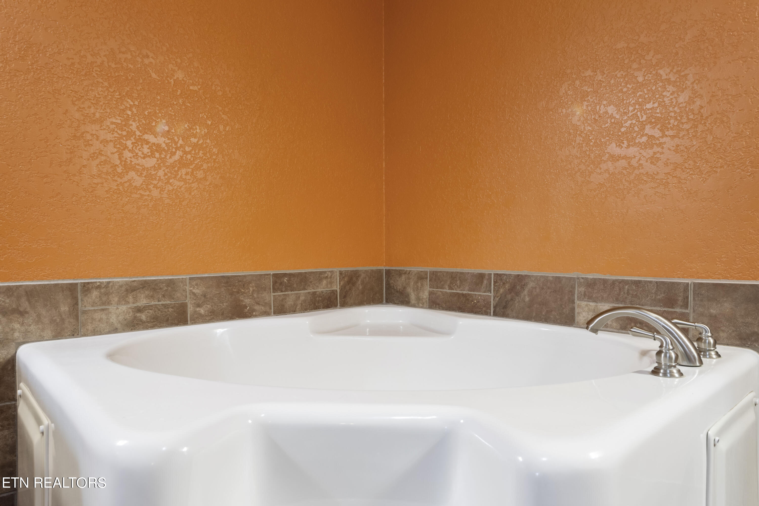 207 Little White Oak Rd