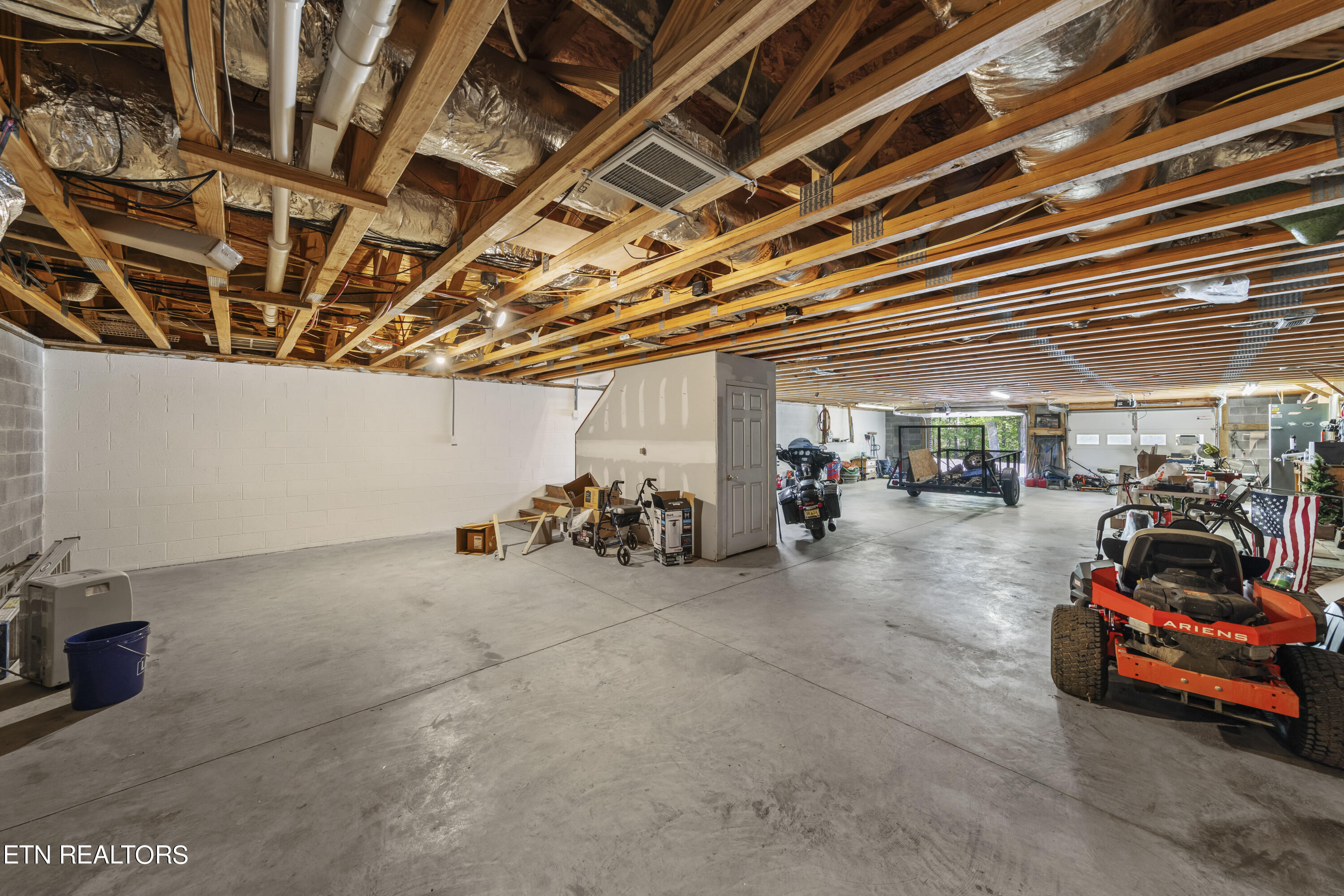 207 Little White Oak Rd