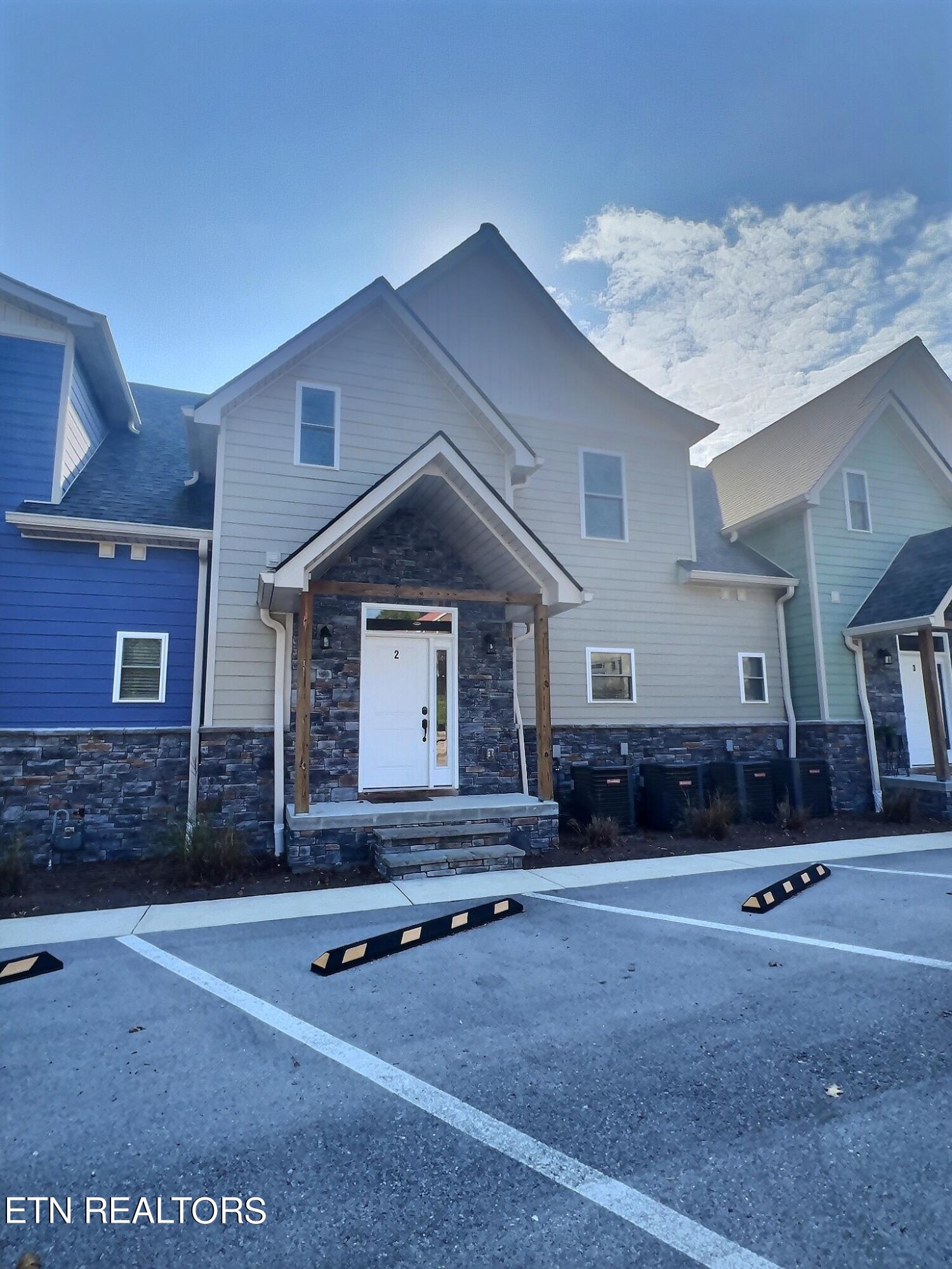 623 Lindsay Mill Circle, 2