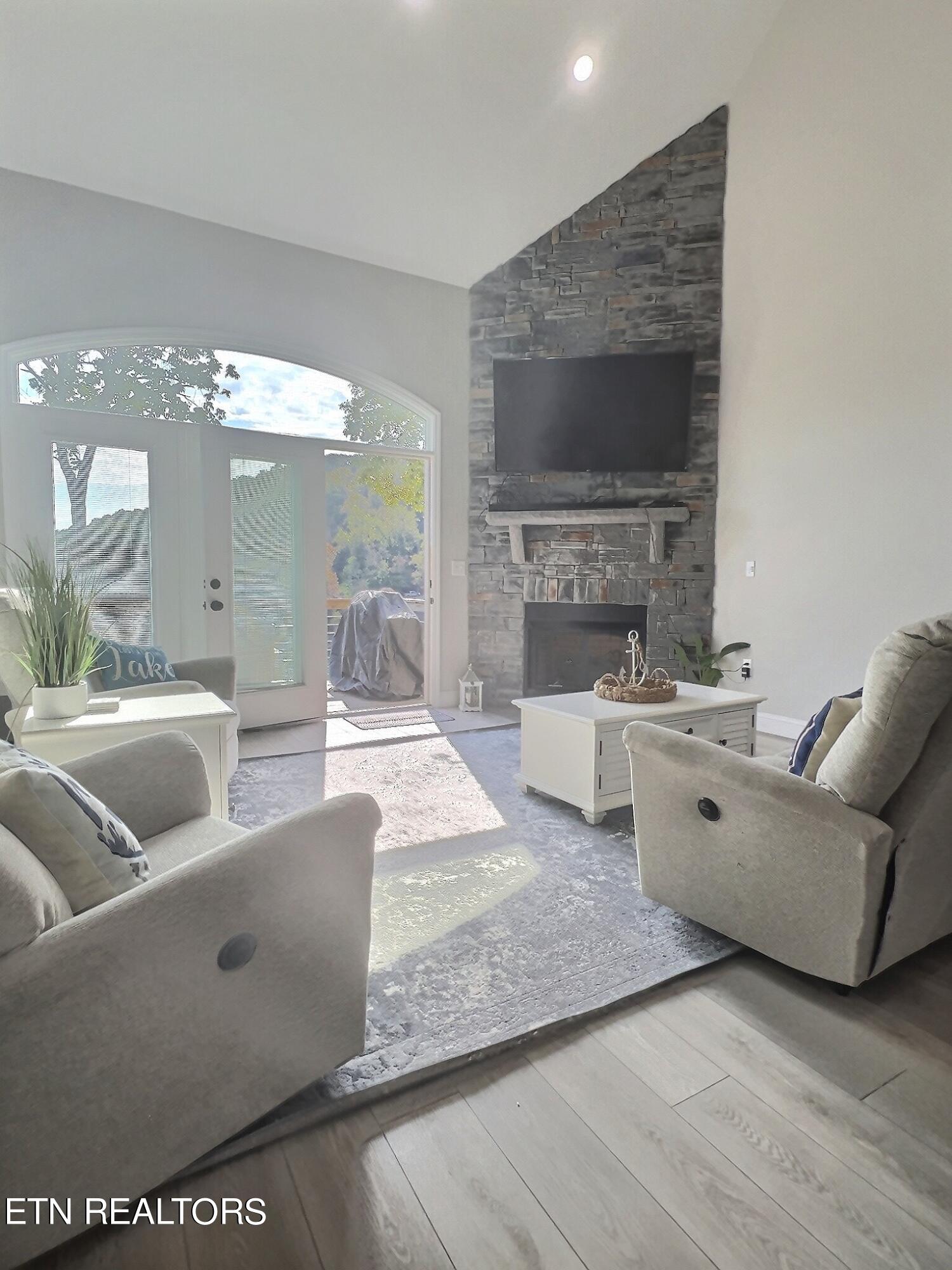 623 Lindsay Mill Circle, 2