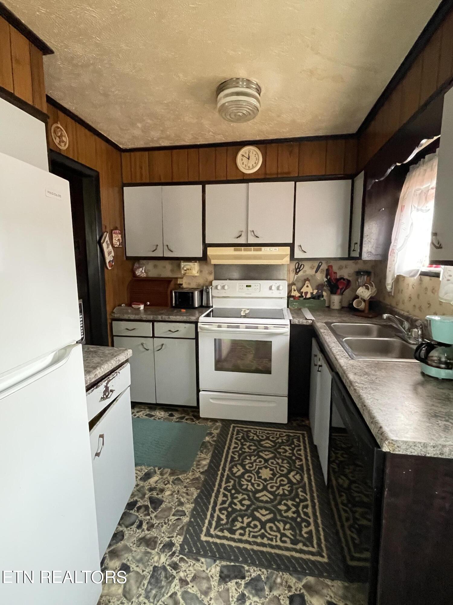 188 Moonview Drive, LaFollette