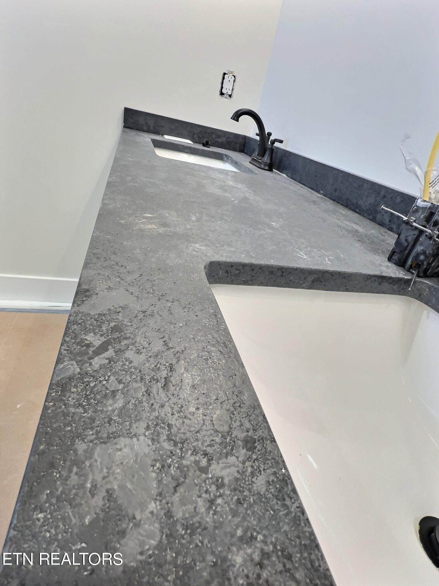 Lindsay Mill Circle, 1