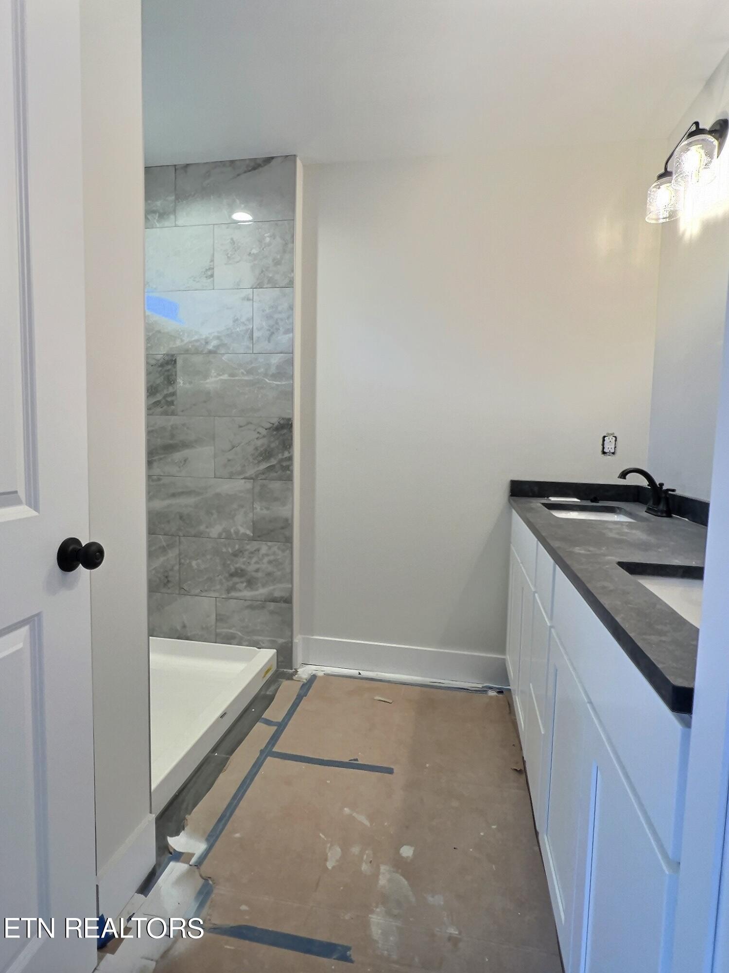 Lindsay Mill Circle, 1