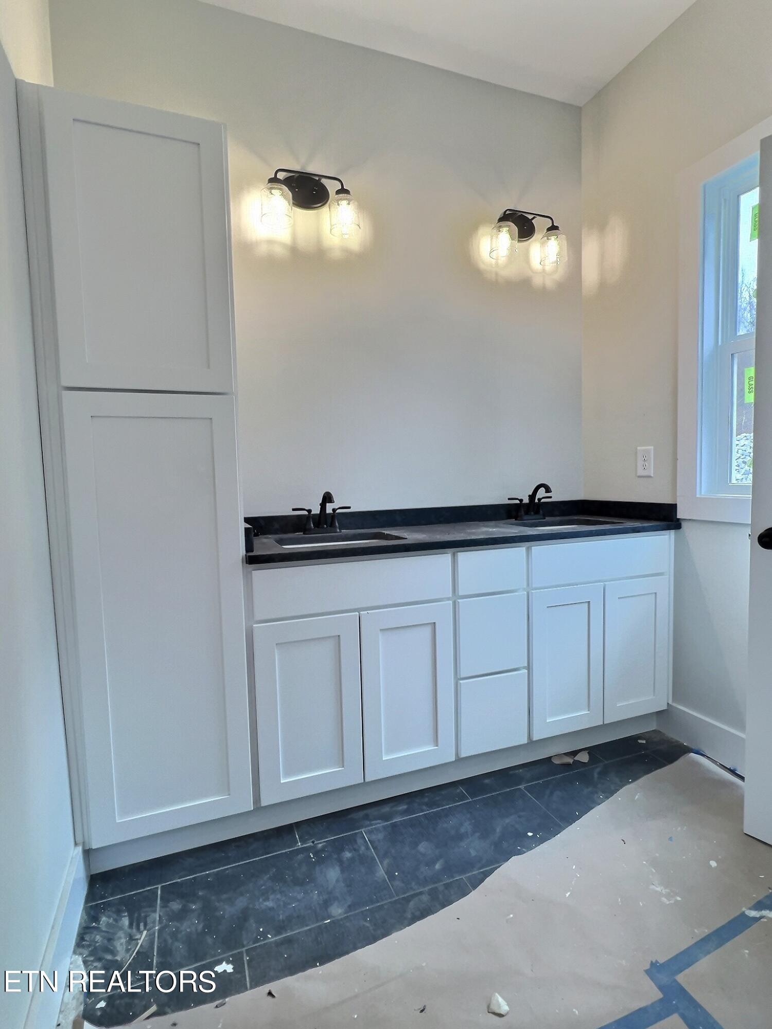 Lindsay Mill Circle, 1