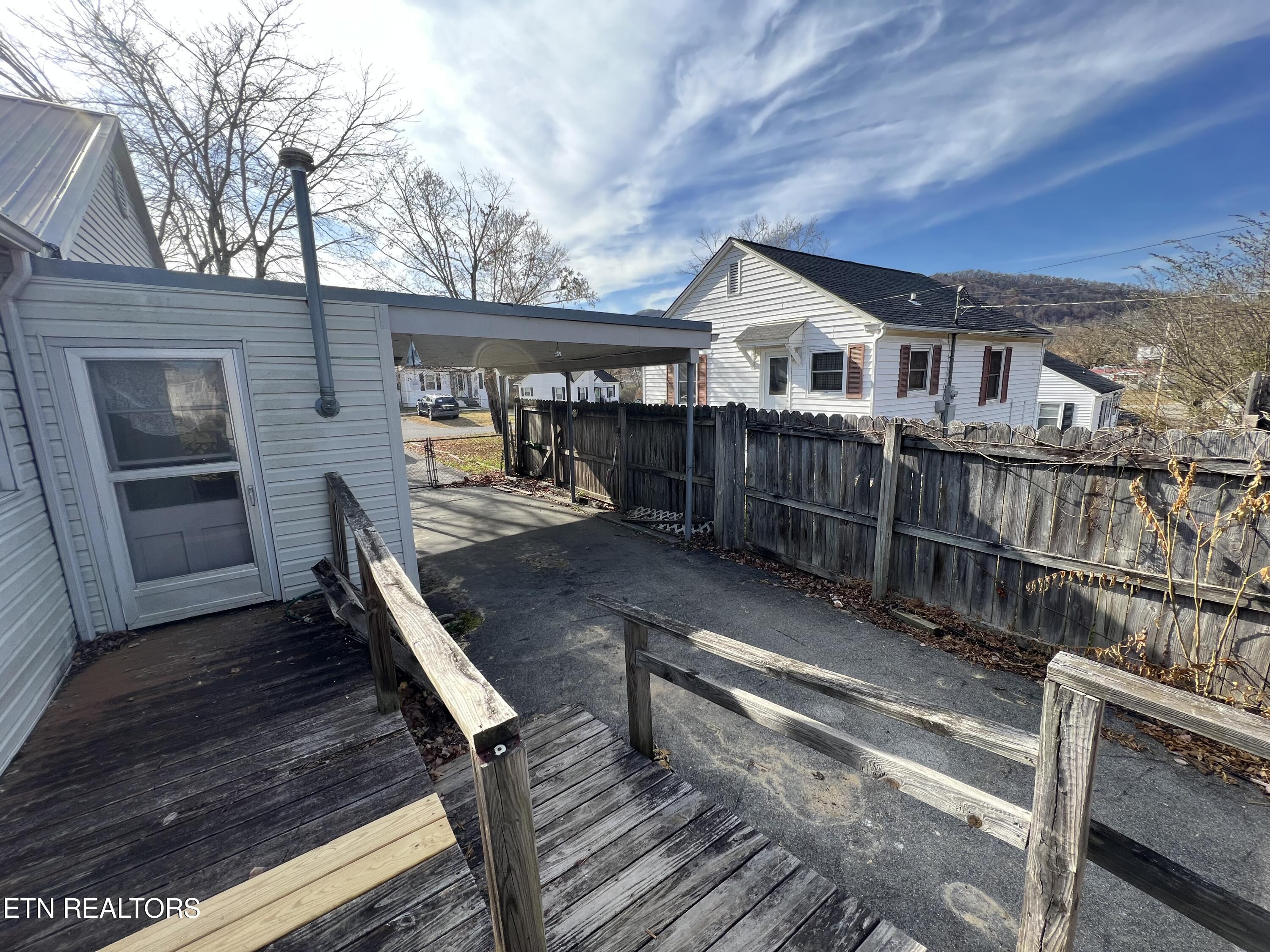 407 E 4th St, LaFollette