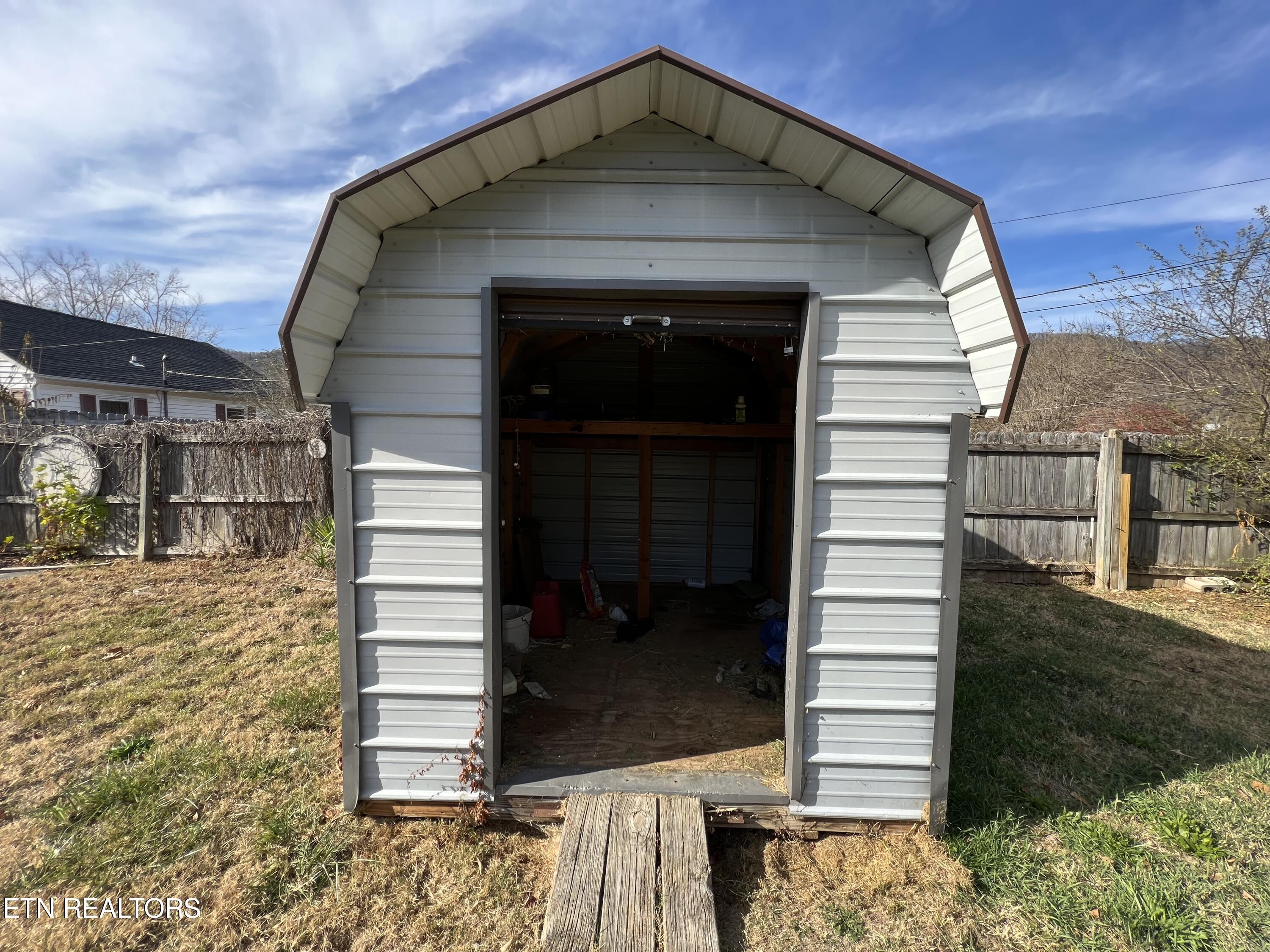 407 E 4th St, LaFollette