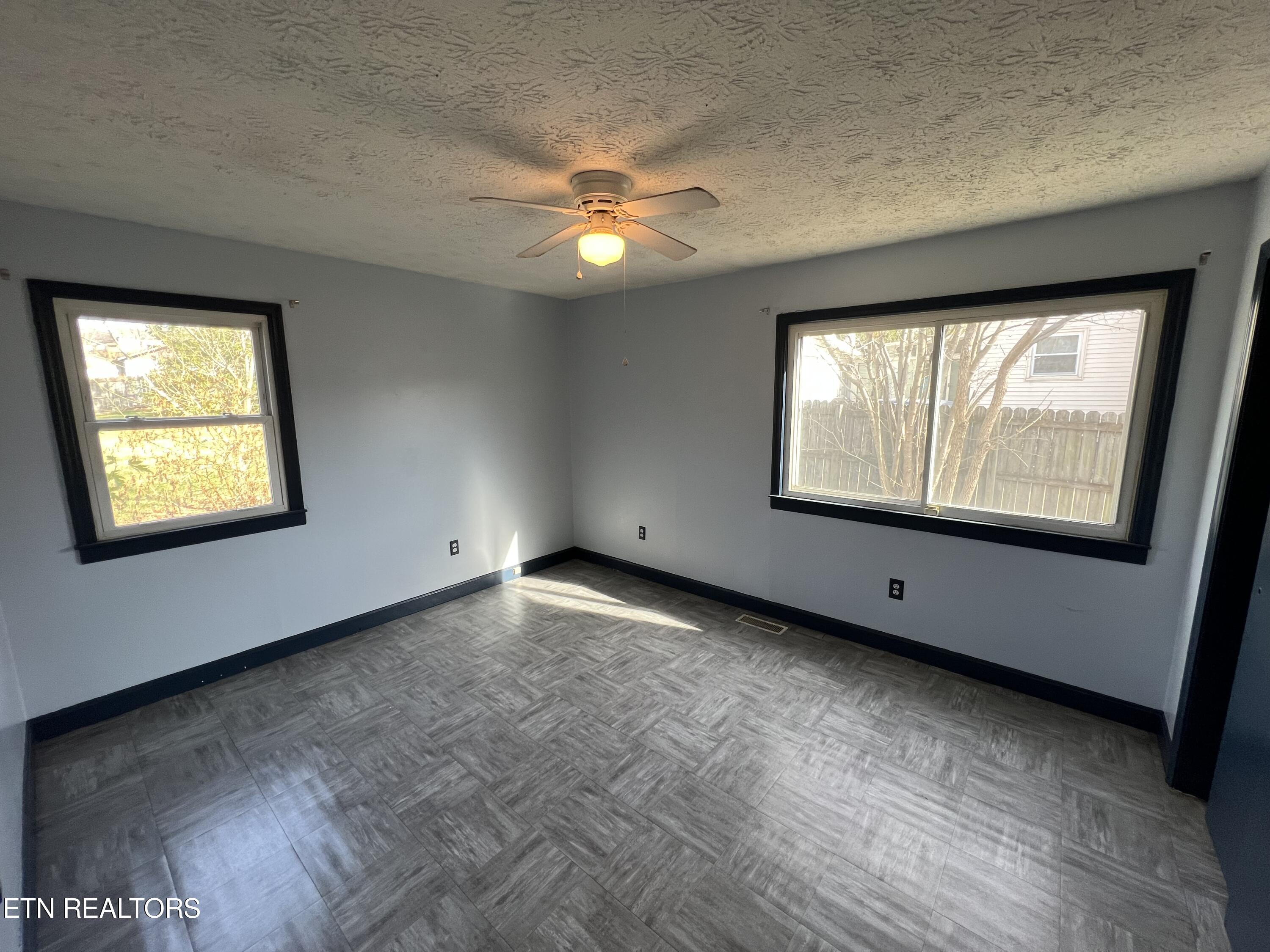 407 E 4th St, LaFollette