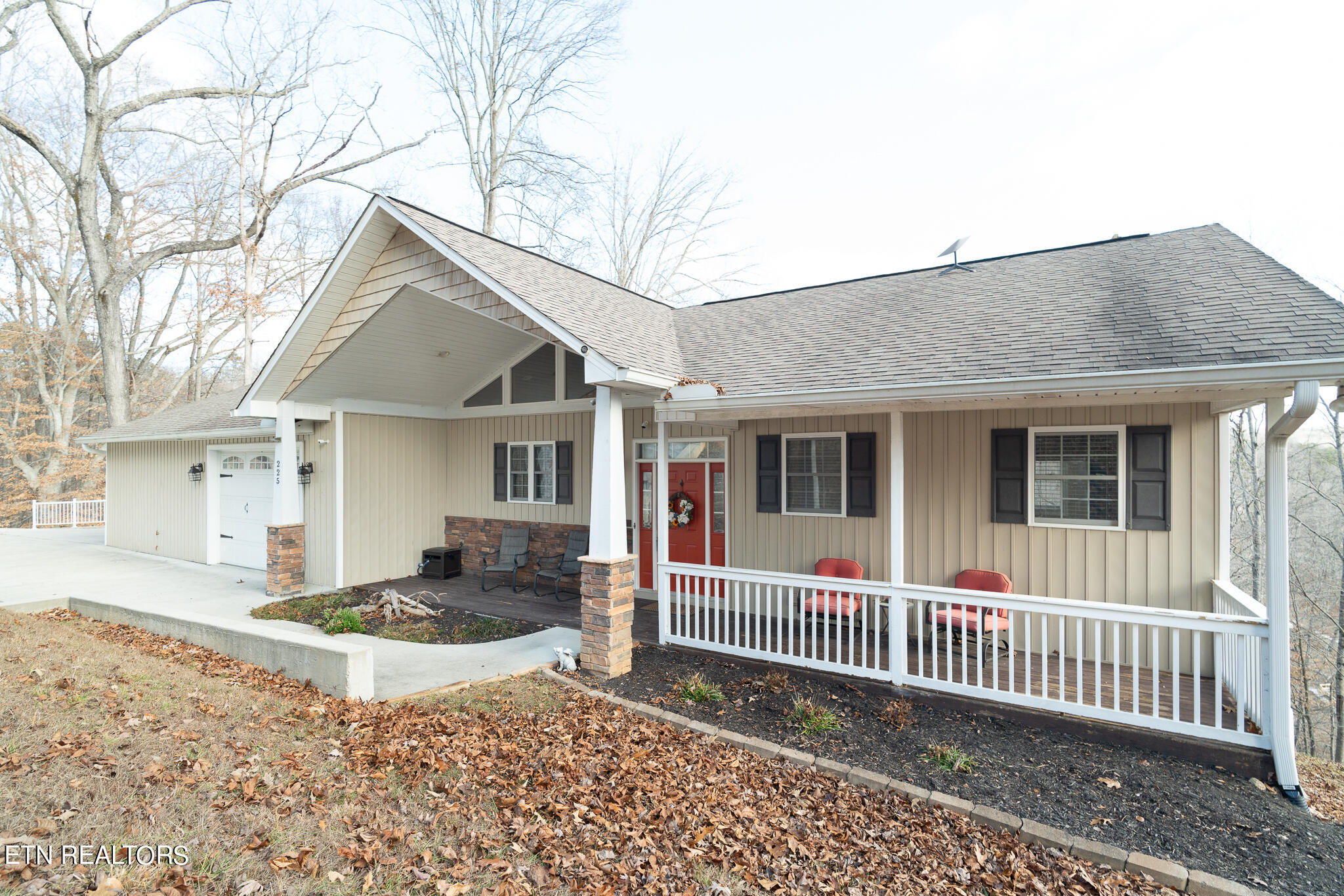 225 Fox Lake Lane, LaFollette