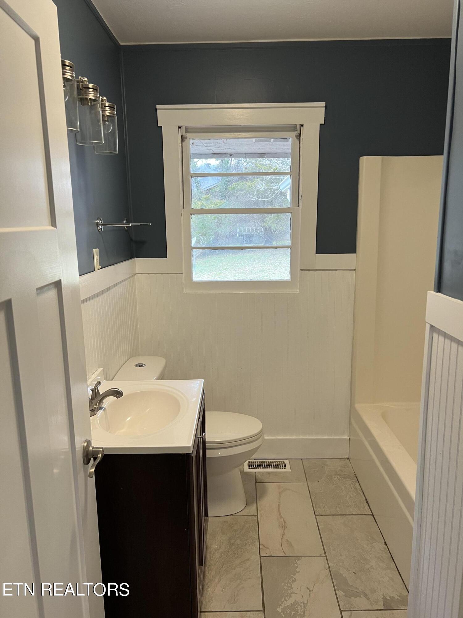 124 Gross Lane, LaFollette