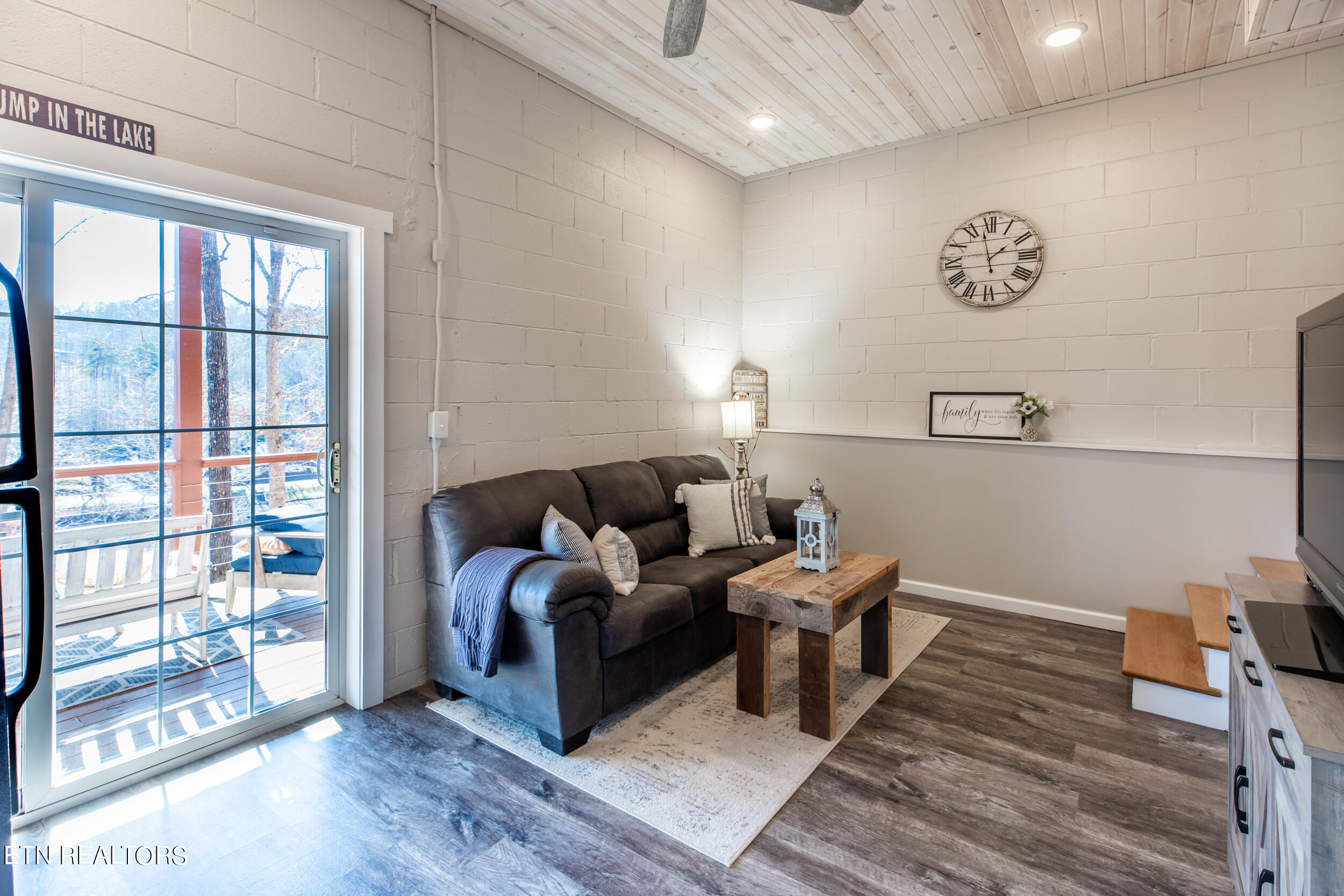 282 Harbor Lane, LaFollette