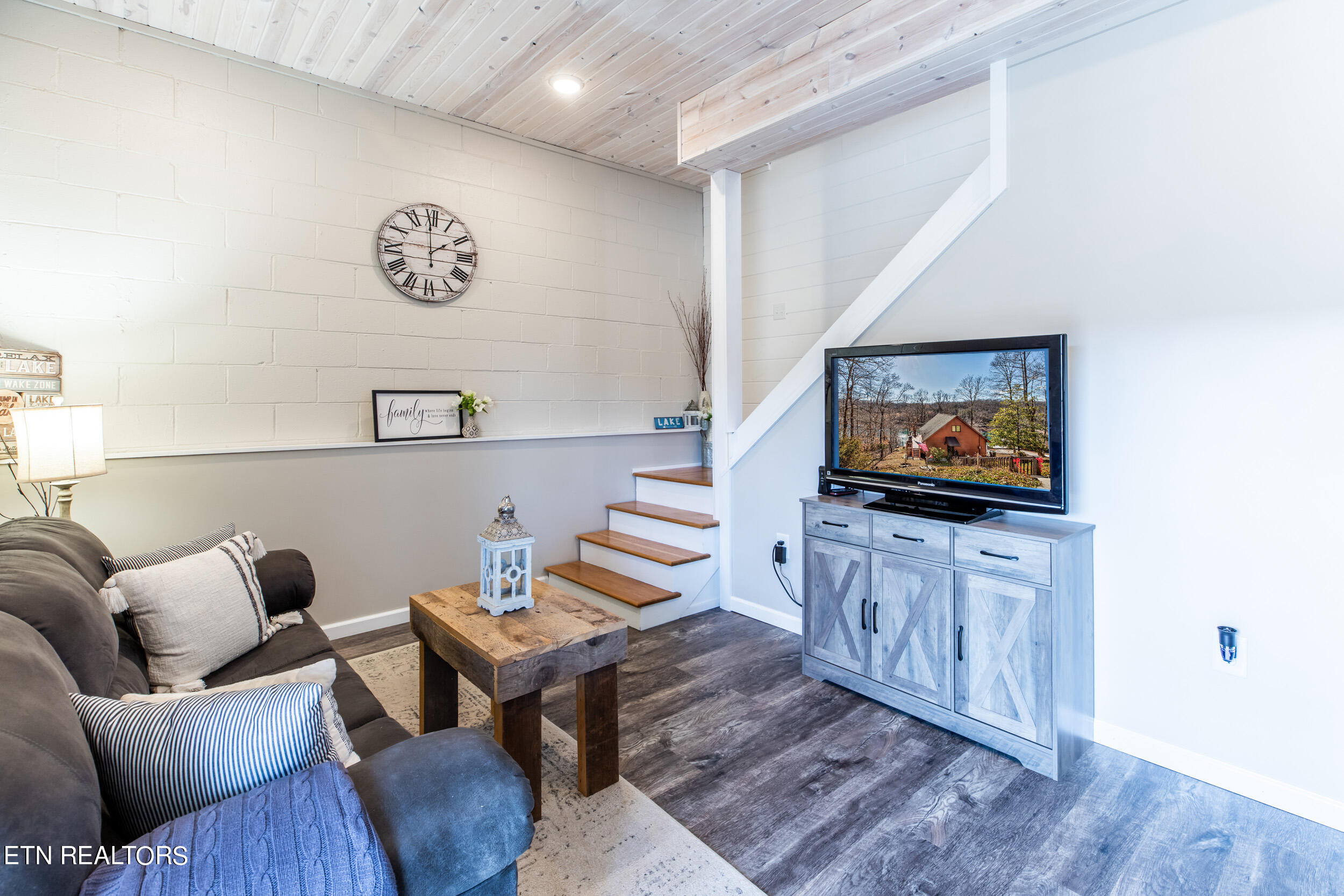 282 Harbor Lane, LaFollette